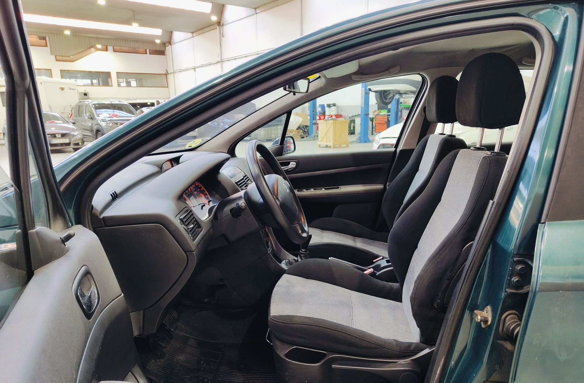 Peugeot 307 1.6 XR - foto 8