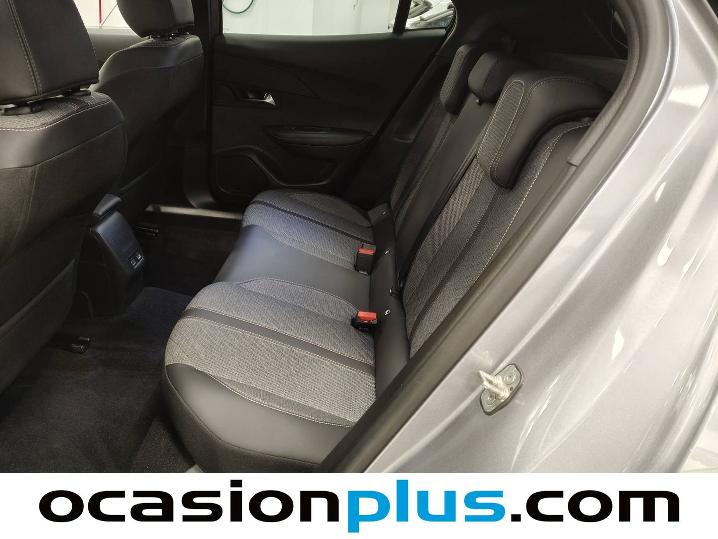 Foto Peugeot 2008 Peugeot 2008 Allure Hybrid eDCS6 (145 CV)