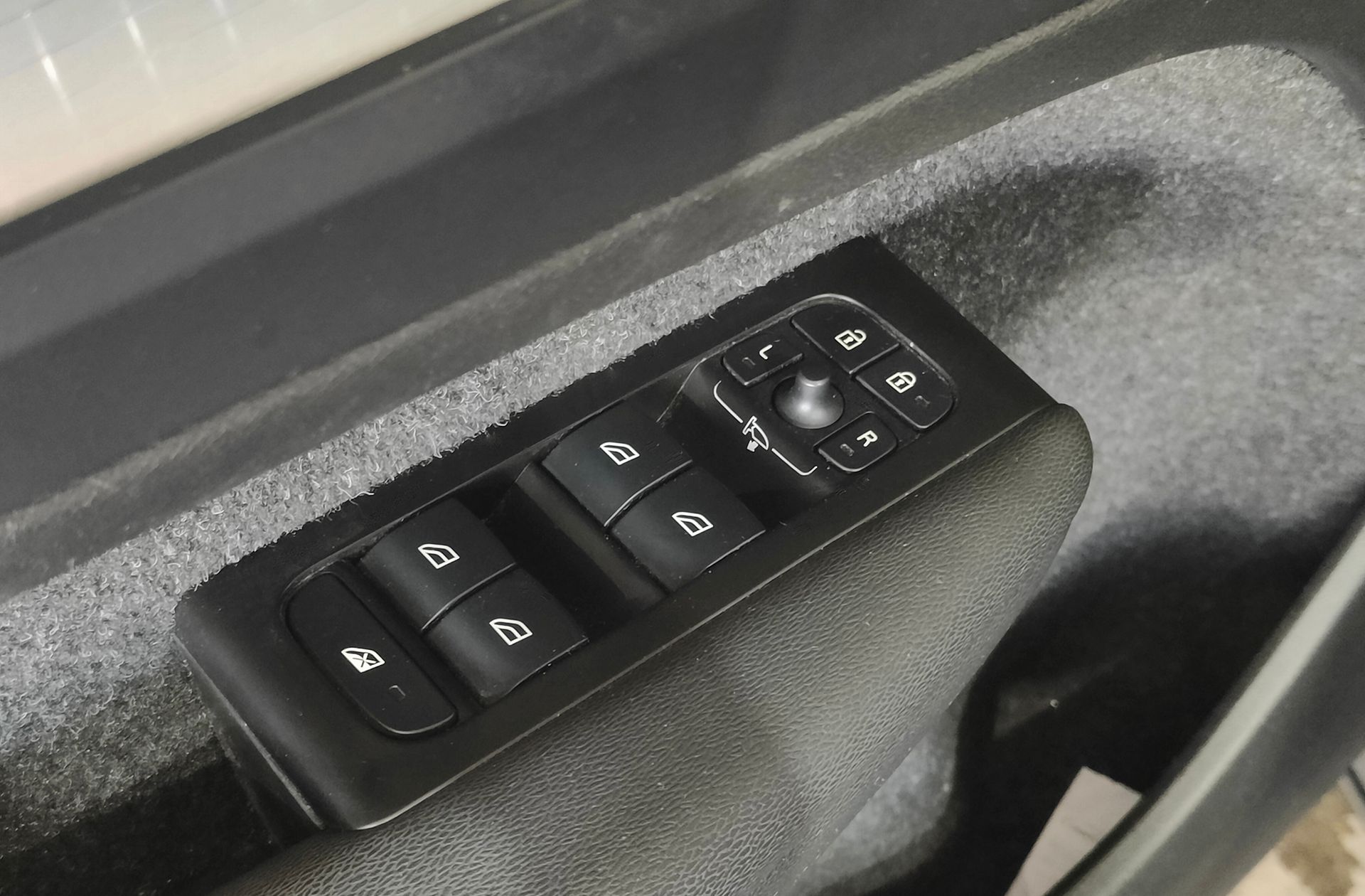 Volvo XC40 T3 Business Plus - foto 34