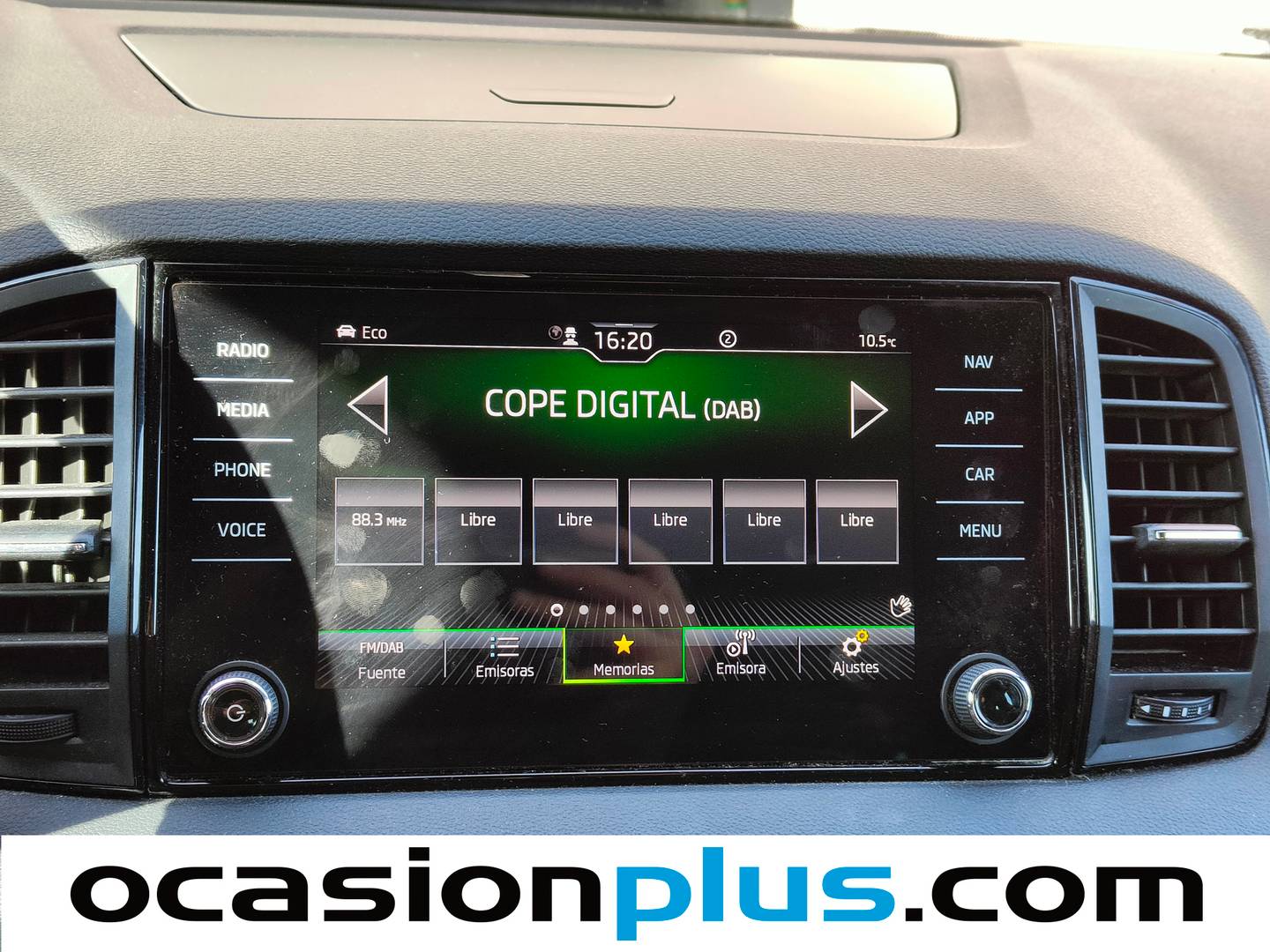 Foto Skoda Karoq Skoda Karoq 1.5 TSI ACT Sportline DSG (150 CV)