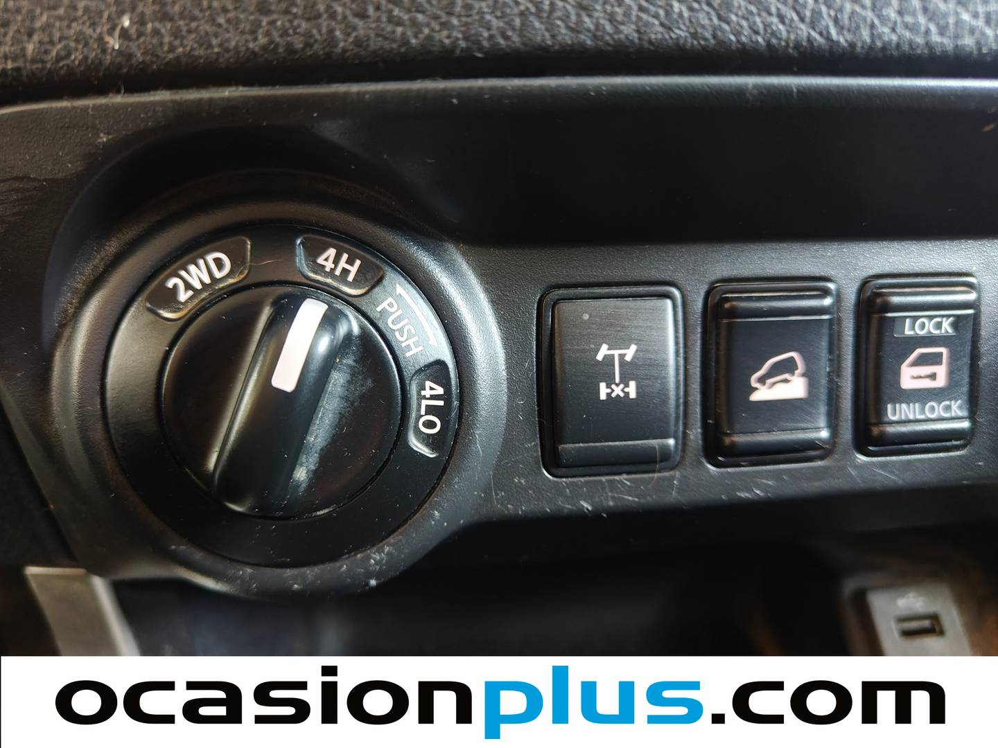 Extras y acabados del Nissan Navara Nissan Navara PickUp 2.3 dCi Doble Cabina Visia BDif (163 CV)