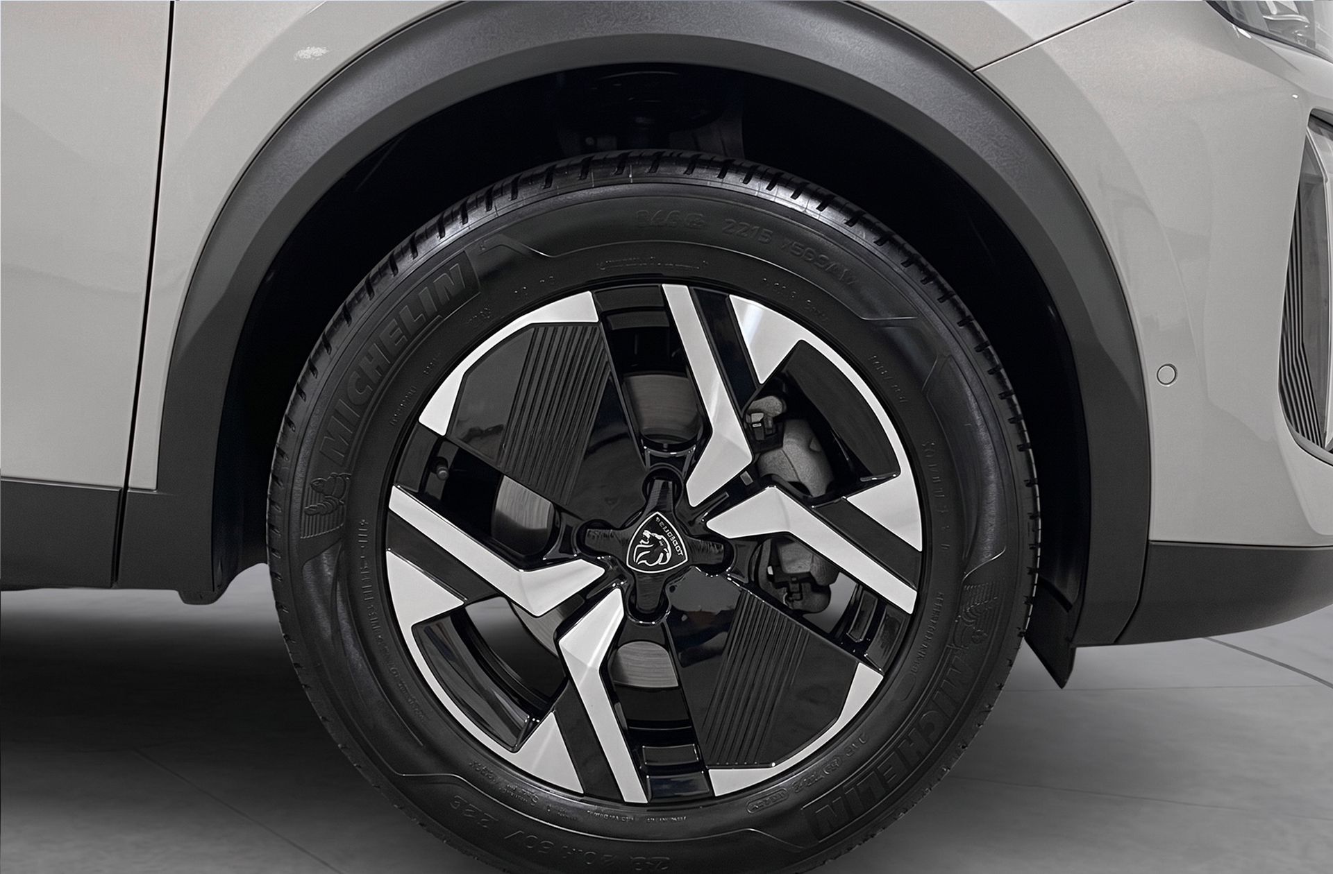 Peugeot 2008 Allure Hybrid eDCS6 - foto 35