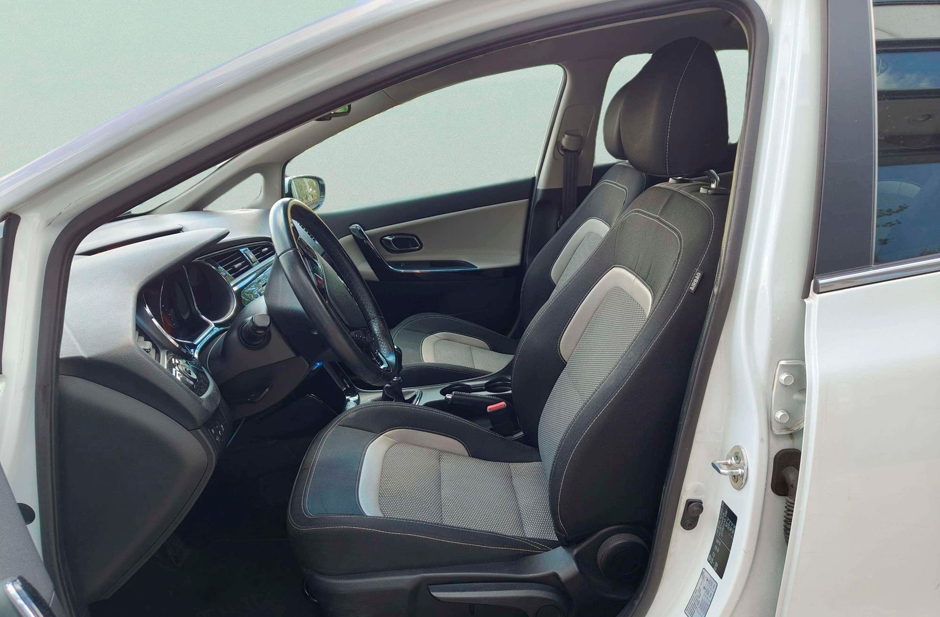 Kia Ceed 1.0 T-GDi Eco-Dynamics Tech - foto 10