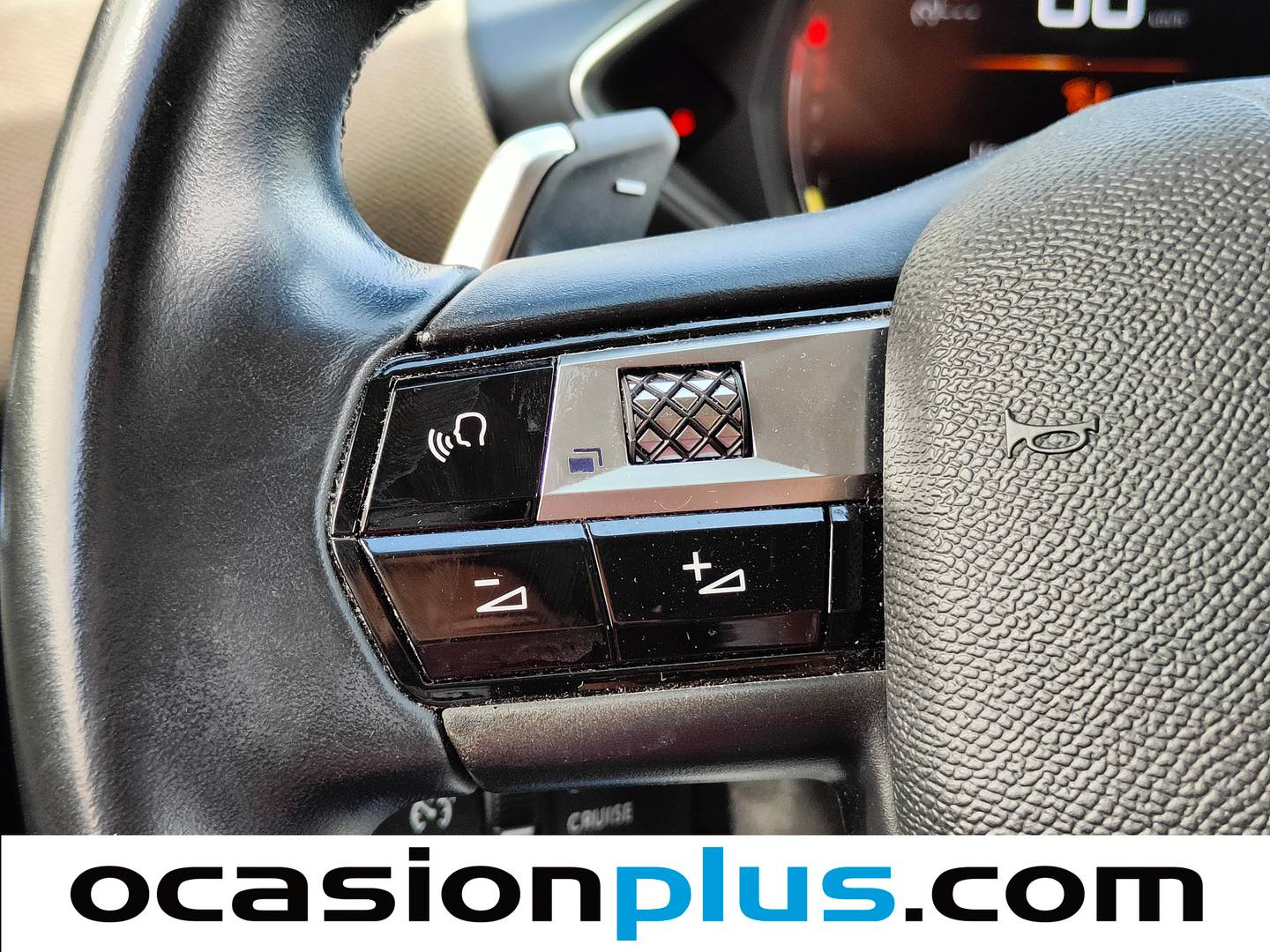 Foto DS DS 3 Crossback DS DS3 BlueHDi 130 So Chic Auto  (131 CV)