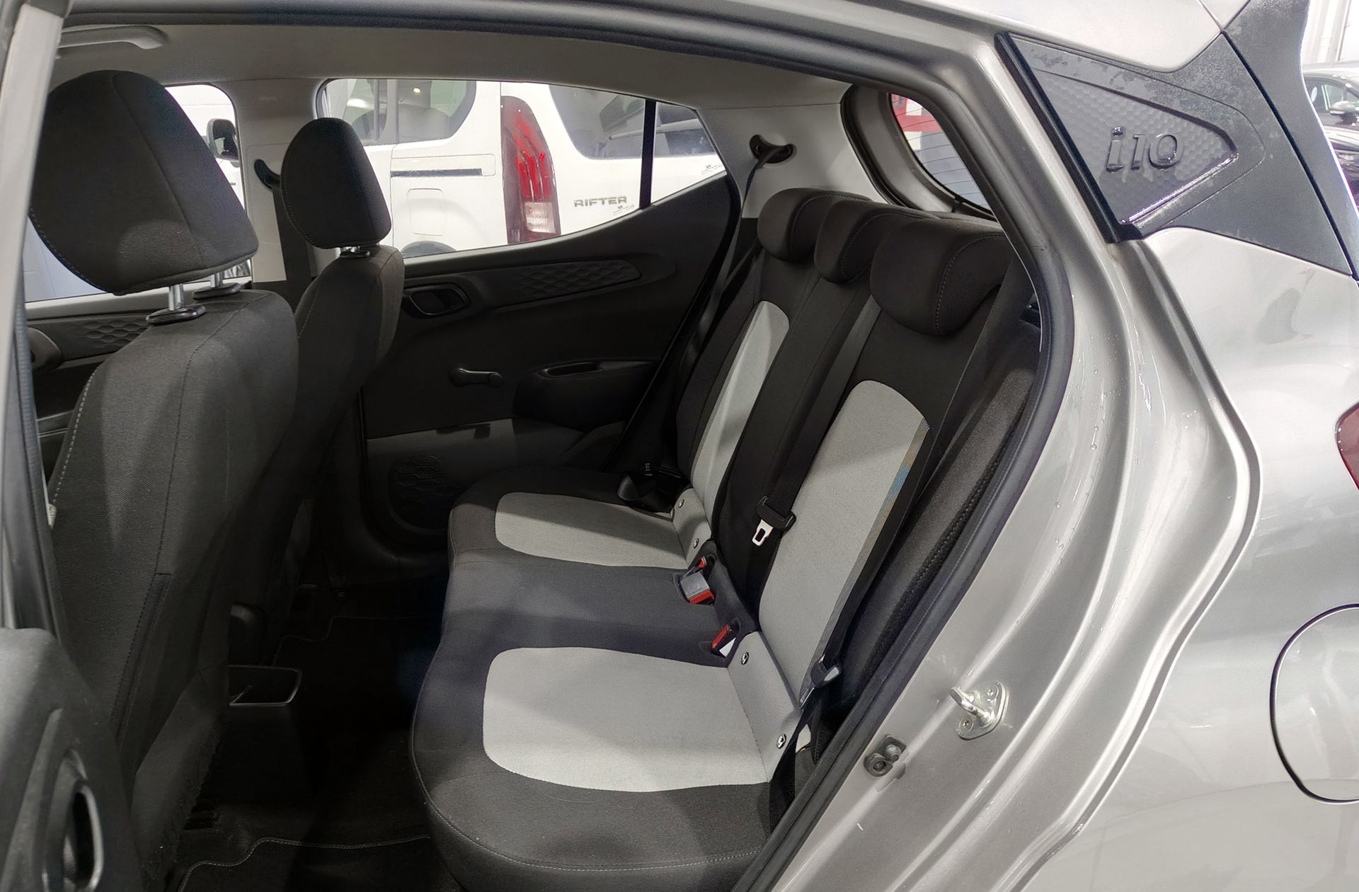 Hyundai i10 1.0 Essence - foto 9