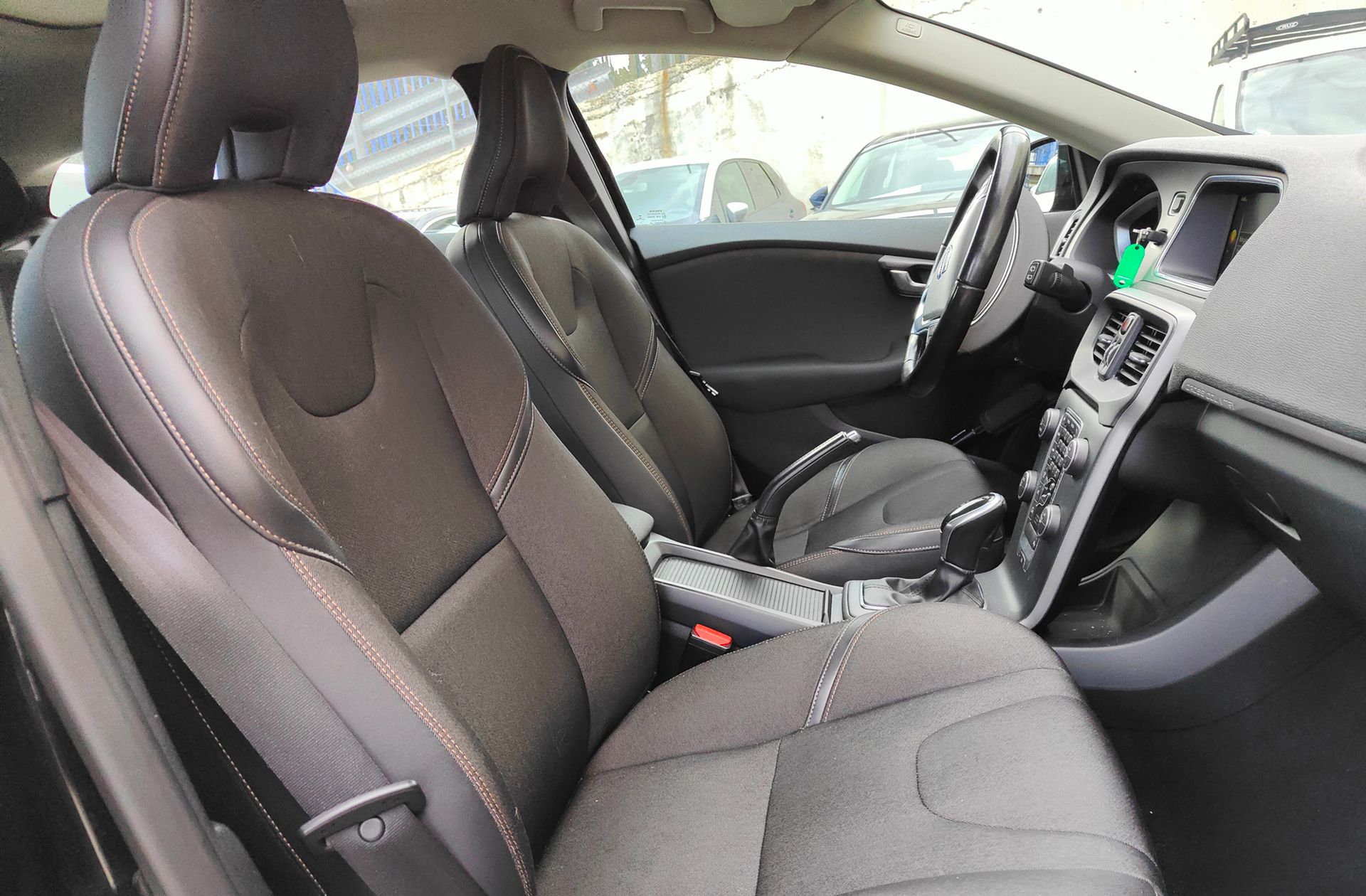 Volvo V40 D3 Momentum - foto 16