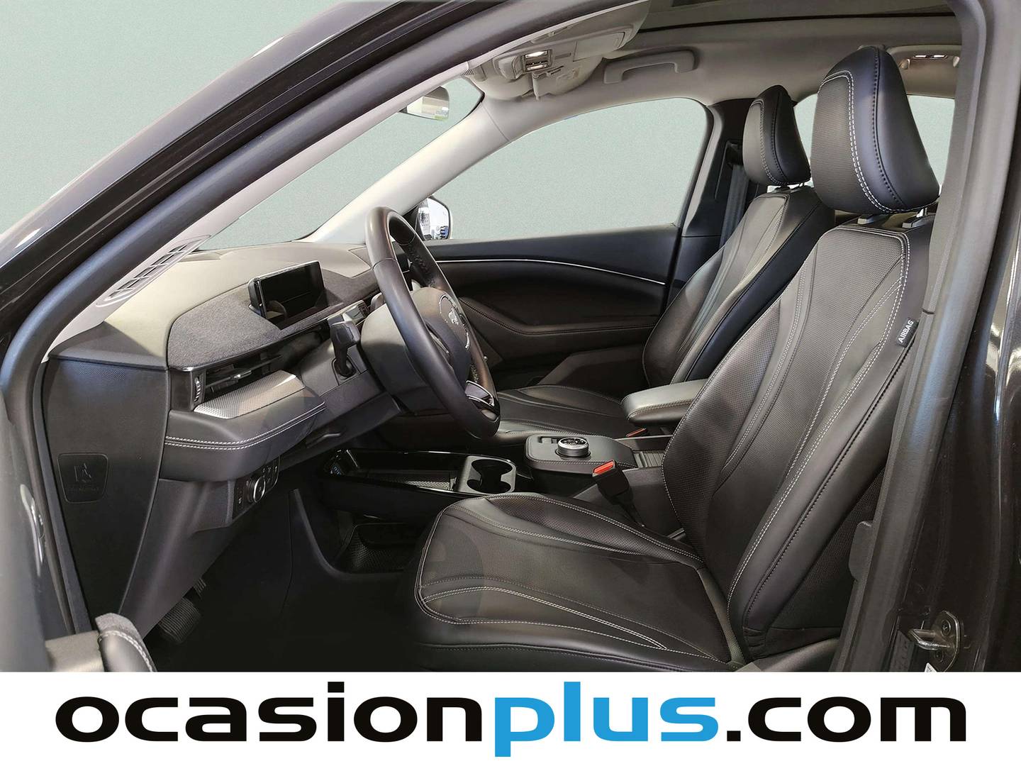 Foto asientos delanteros Ford Mustang Mach-E Ford Mustang Mach-E Premium RWD Rango Extendido (294 CV)