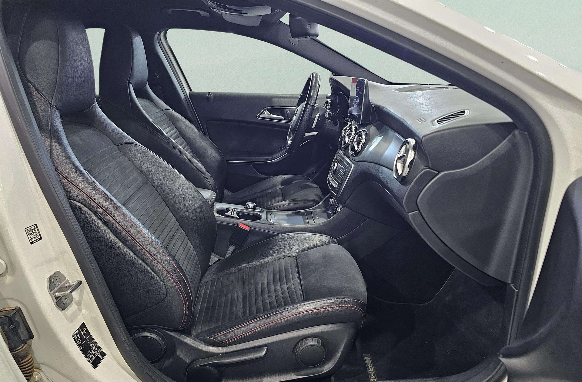 Mercedes-Benz GLA 180 Pack AMG - foto 22