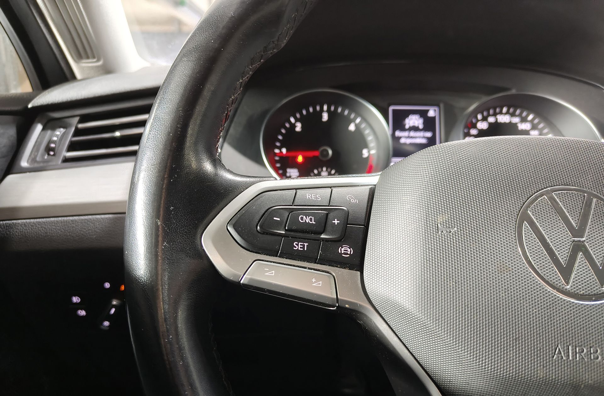 Volkswagen Passat Business 2.0 TDI DSG - foto 25