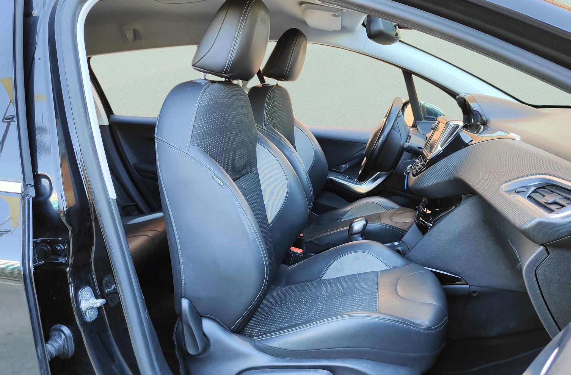 Peugeot 2008 BlueHDi 100 Allure - foto 17