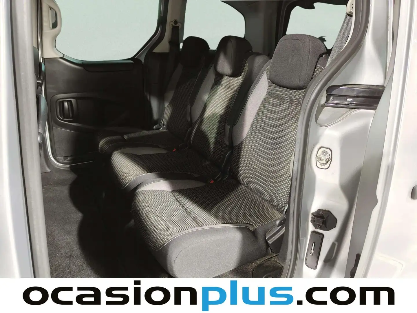 Foto Peugeot Partner Peugeot Partner Tepee BlueHDi 100 Adventure Edition (100 CV)