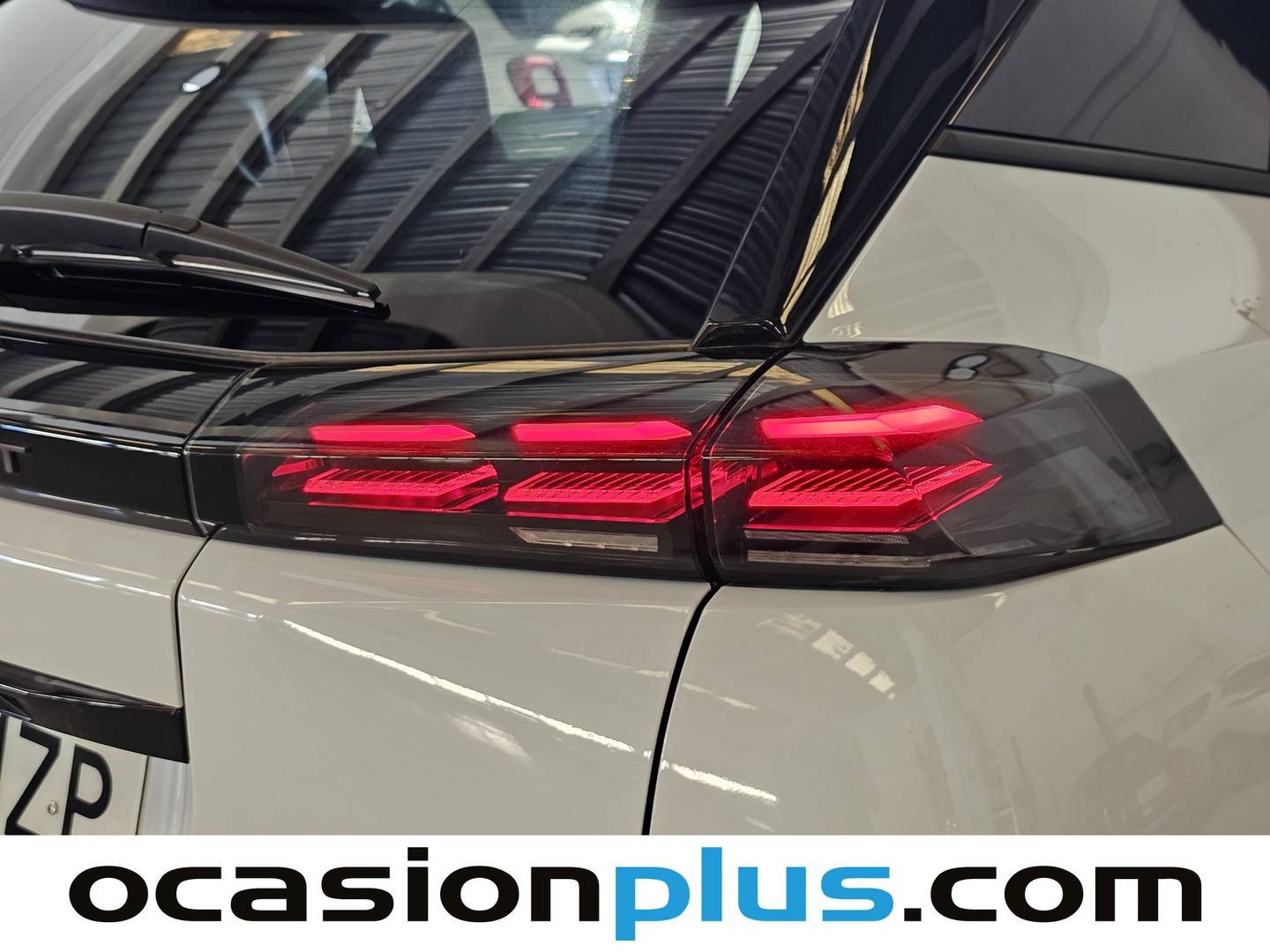 Foto Peugeot 2008 Peugeot 2008 Allure Hybrid eDCS6 (145 CV)