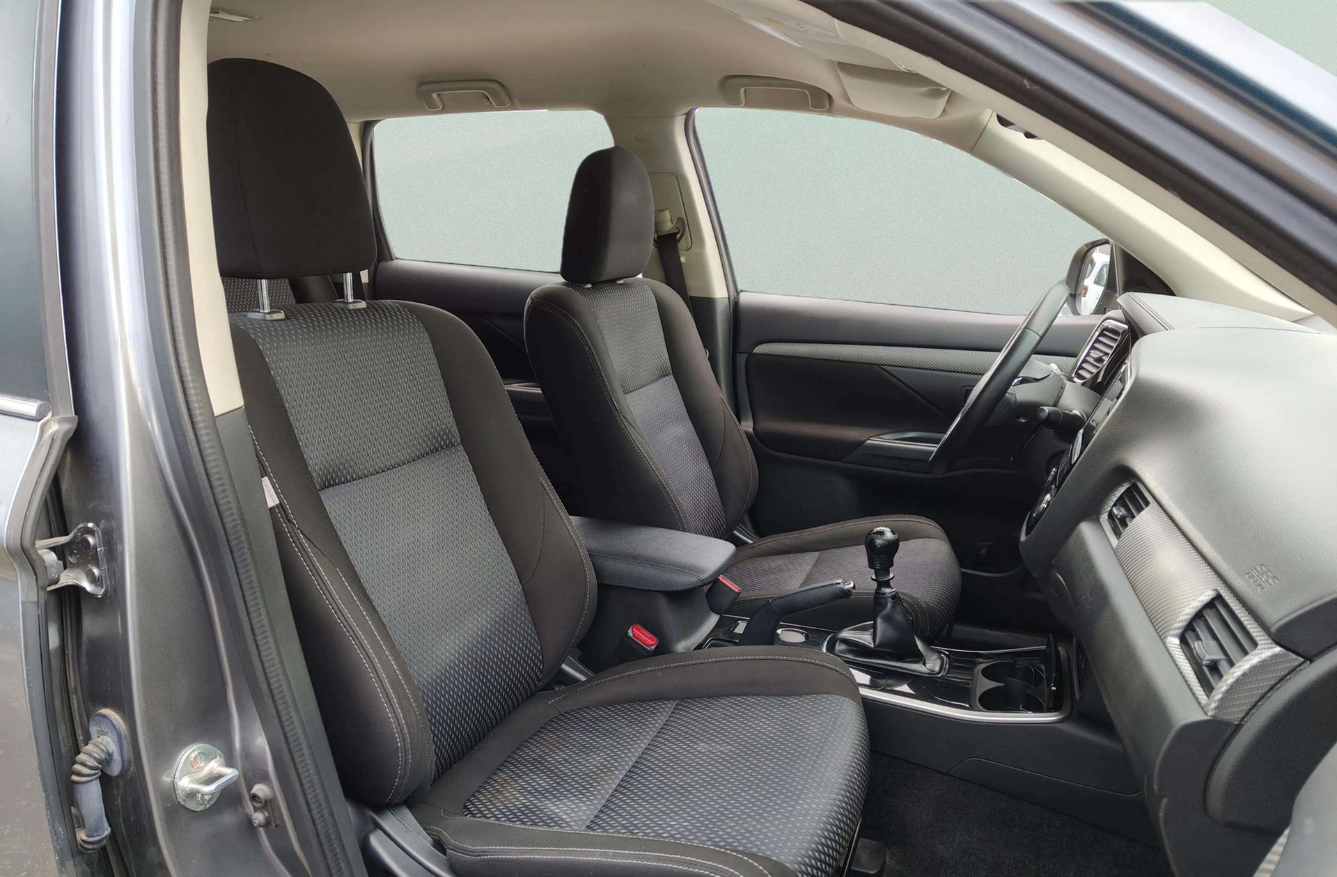 Mitsubishi Outlander 220 DI-D Motion 2WD - foto 12