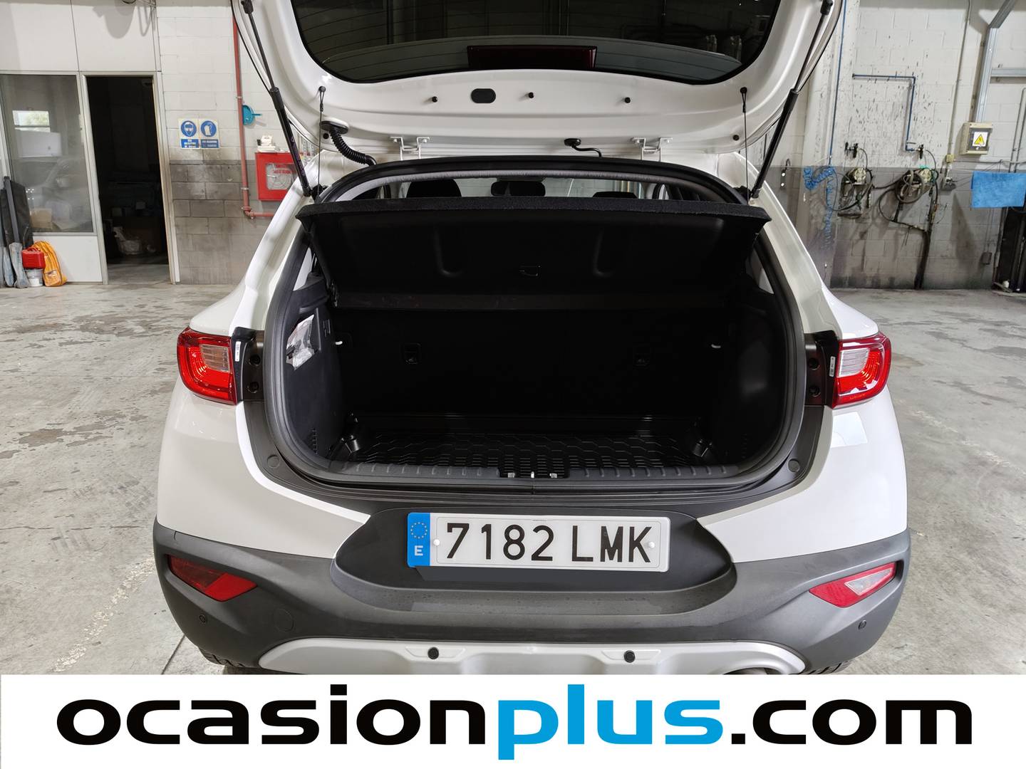 Fotos maletero KIA Stonic KIA Stonic 1.0 T-GDi MHEV iMT Concept (100 CV)