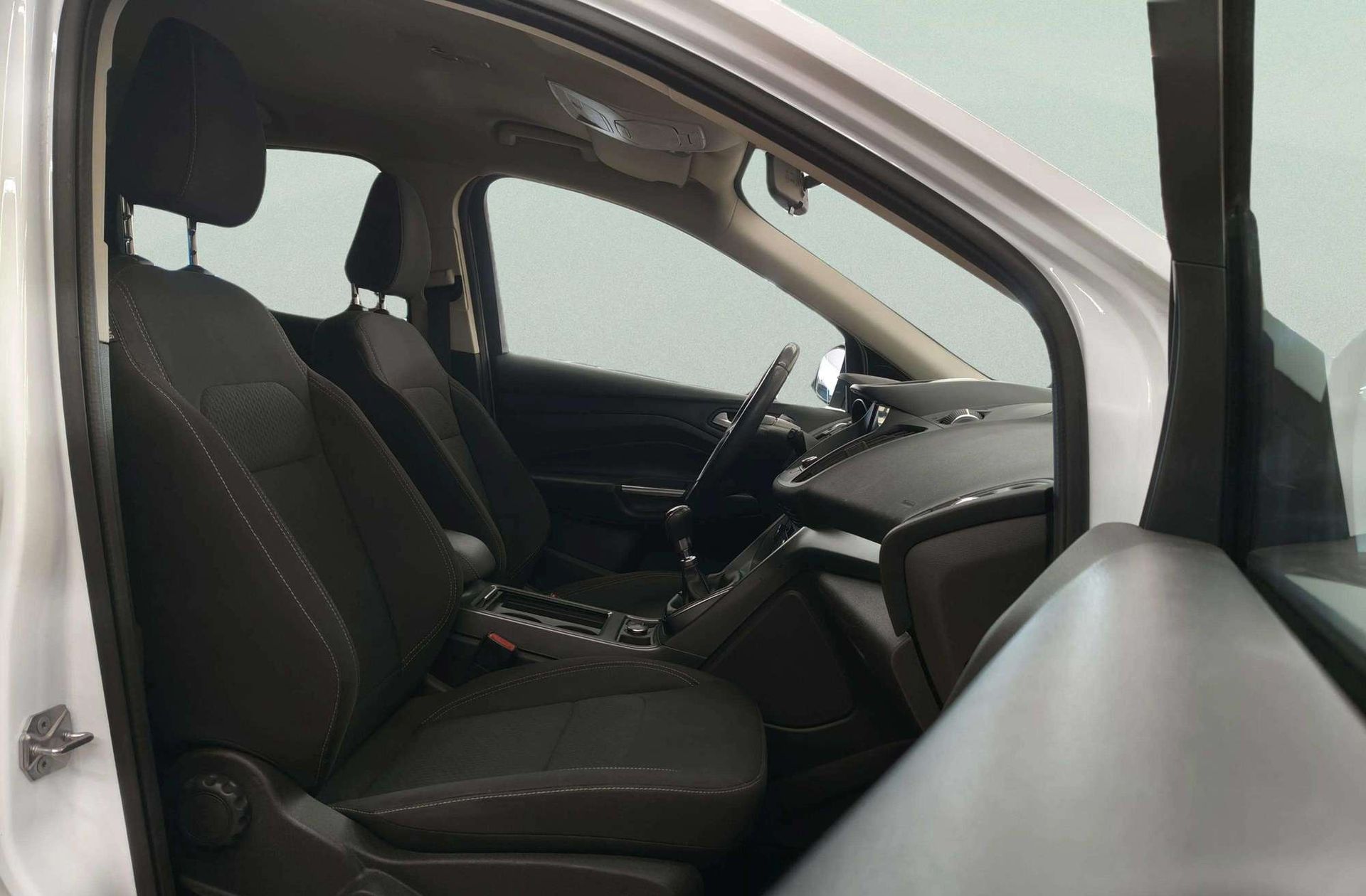 Ford Kuga 1.5 EcoBoost Trend+ 4x2 - foto 17
