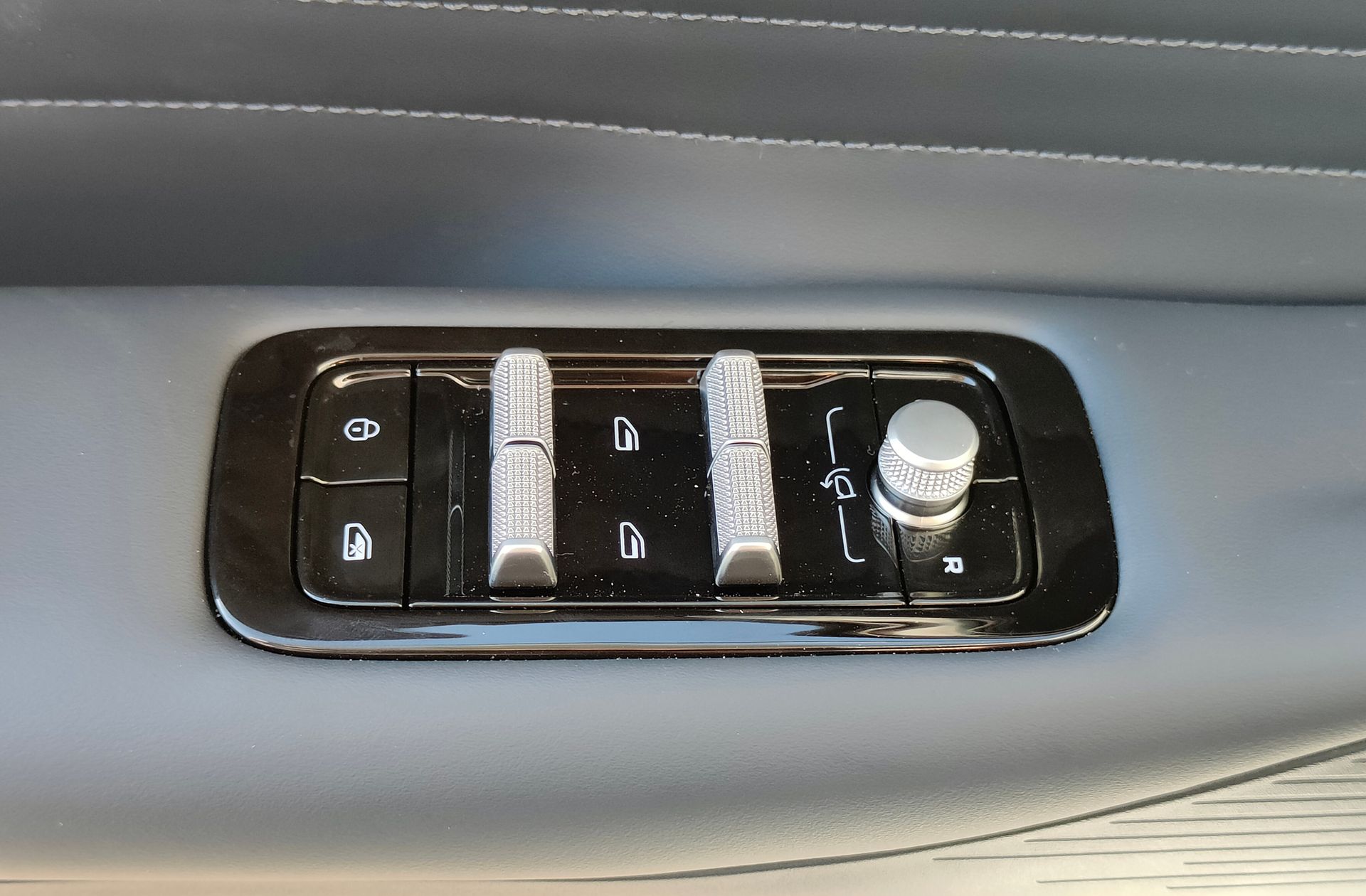 Geely Starray EM-i 1.5 PHEV Pro - foto 19
