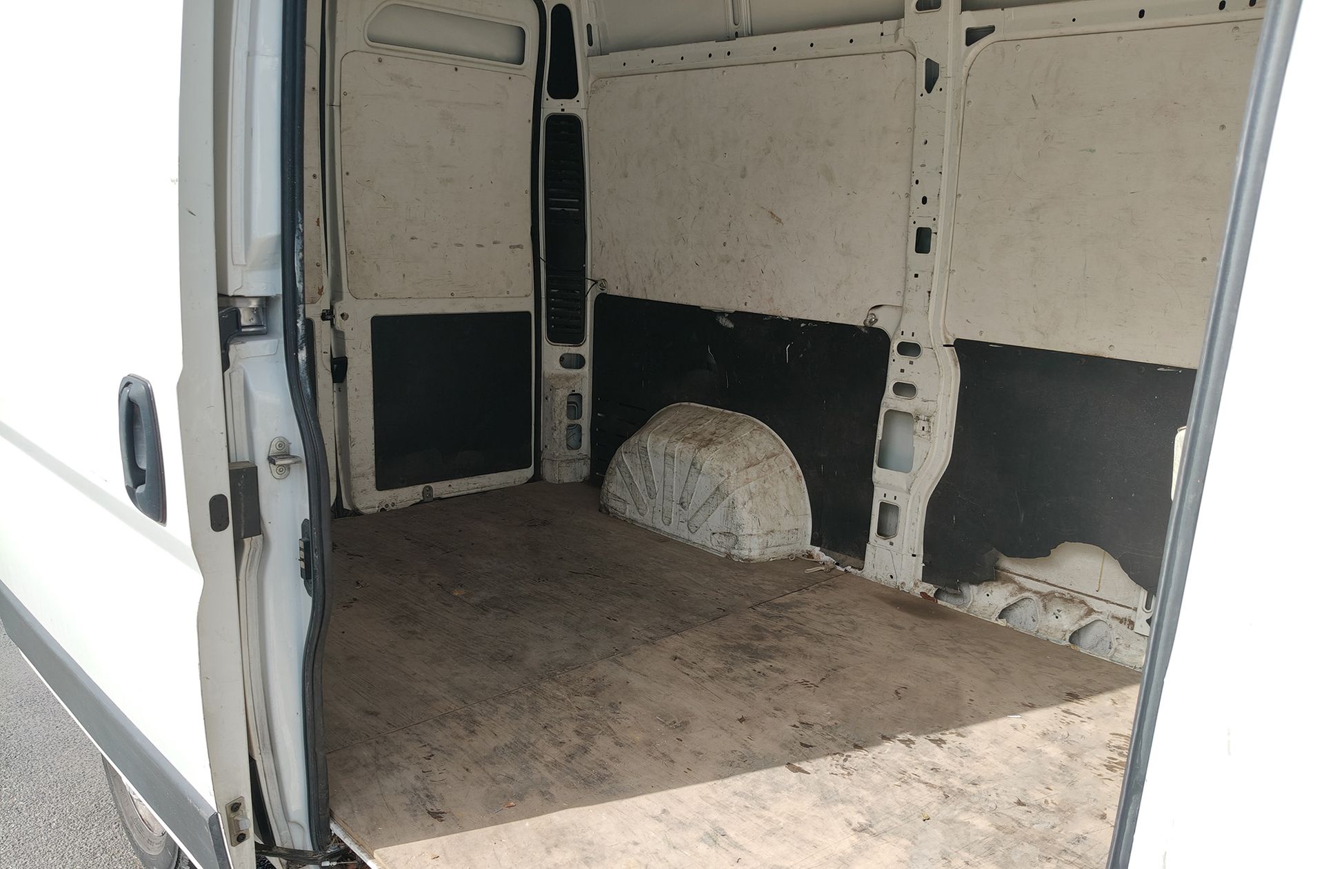 Peugeot Boxer Furgon BlueHDi 140 333 L2H2 - foto 12