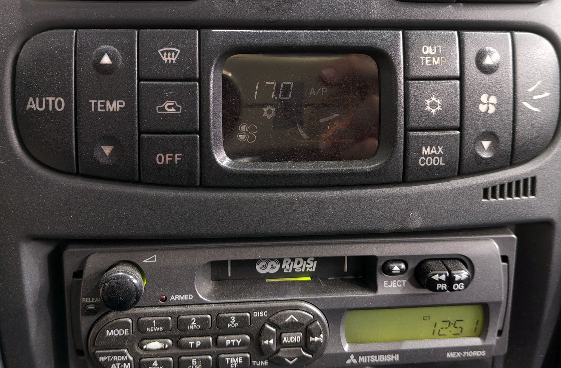 Mitsubishi Carisma 1.8 LS GDI - foto 21
