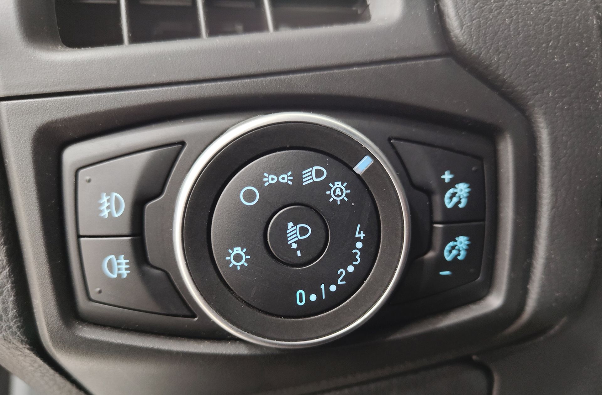 Ford Focus 2.0 TDCi Titanium PowerShift - foto 24