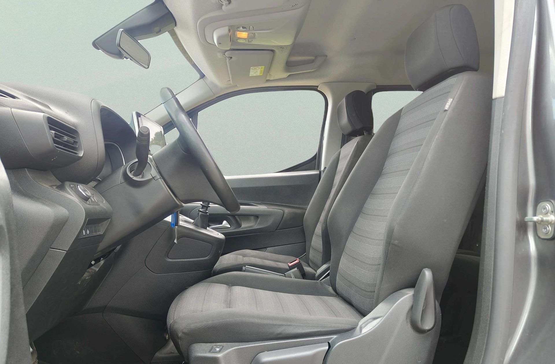 Opel Combo 1.2 Turbo Selective L - foto 11