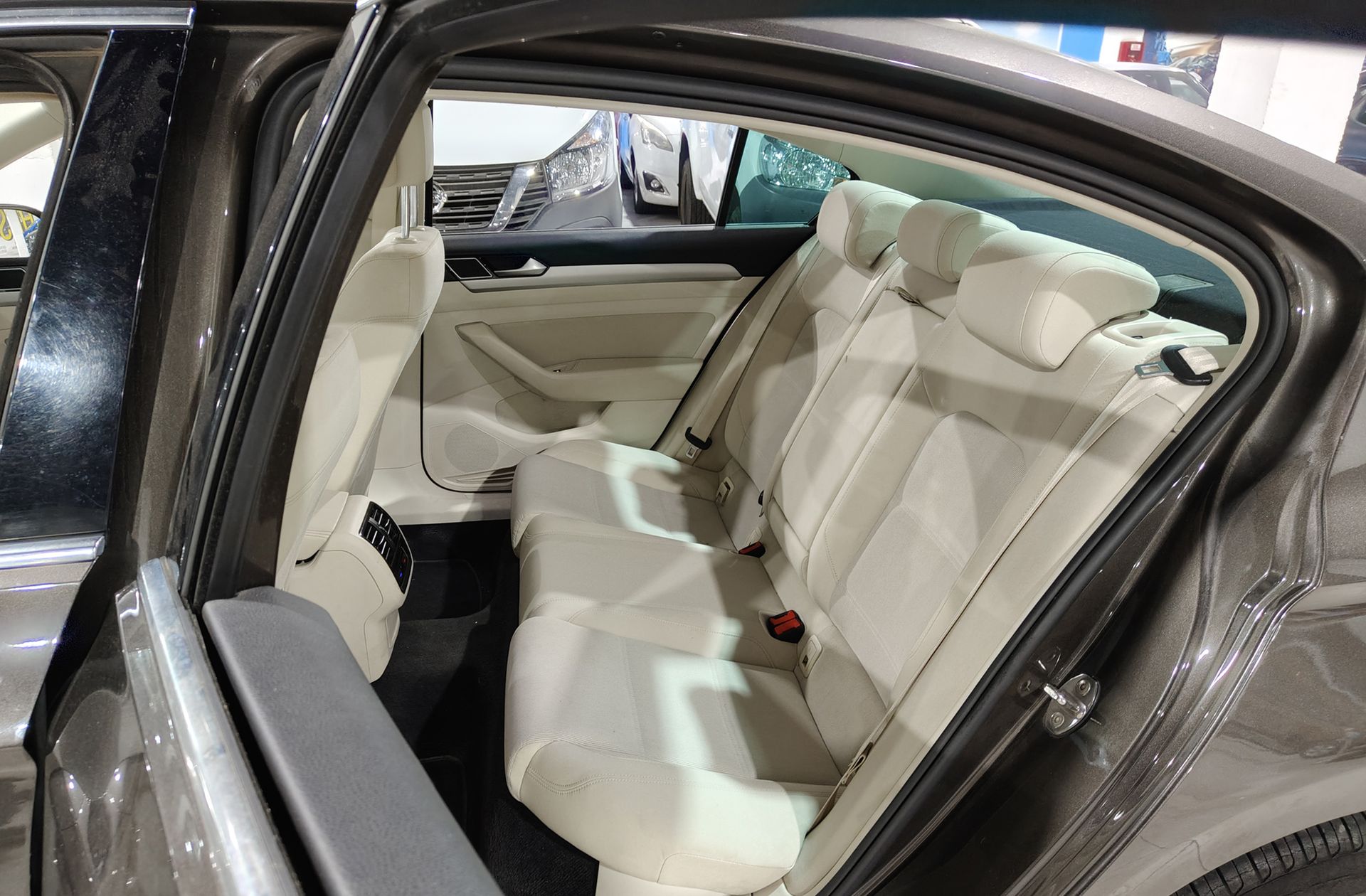 Volkswagen Passat 2.0 TDI BMT - foto 11