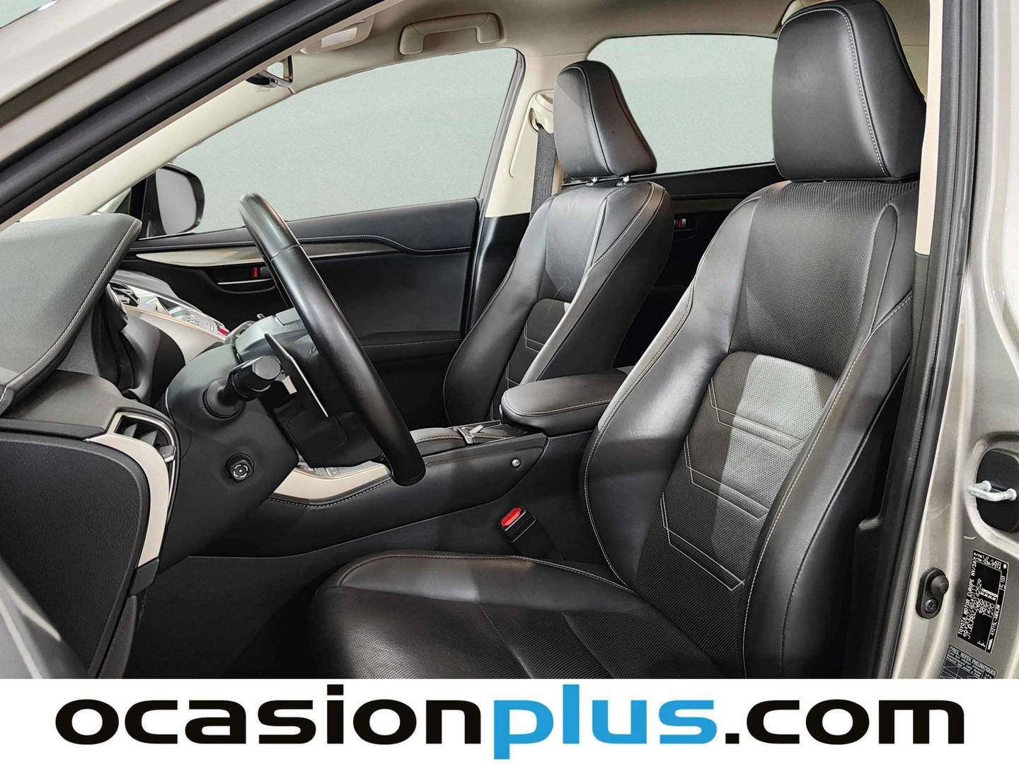 Foto asientos delanteros Lexus NX Lexus NX 300h Executive Navigation 4WD (197 CV)