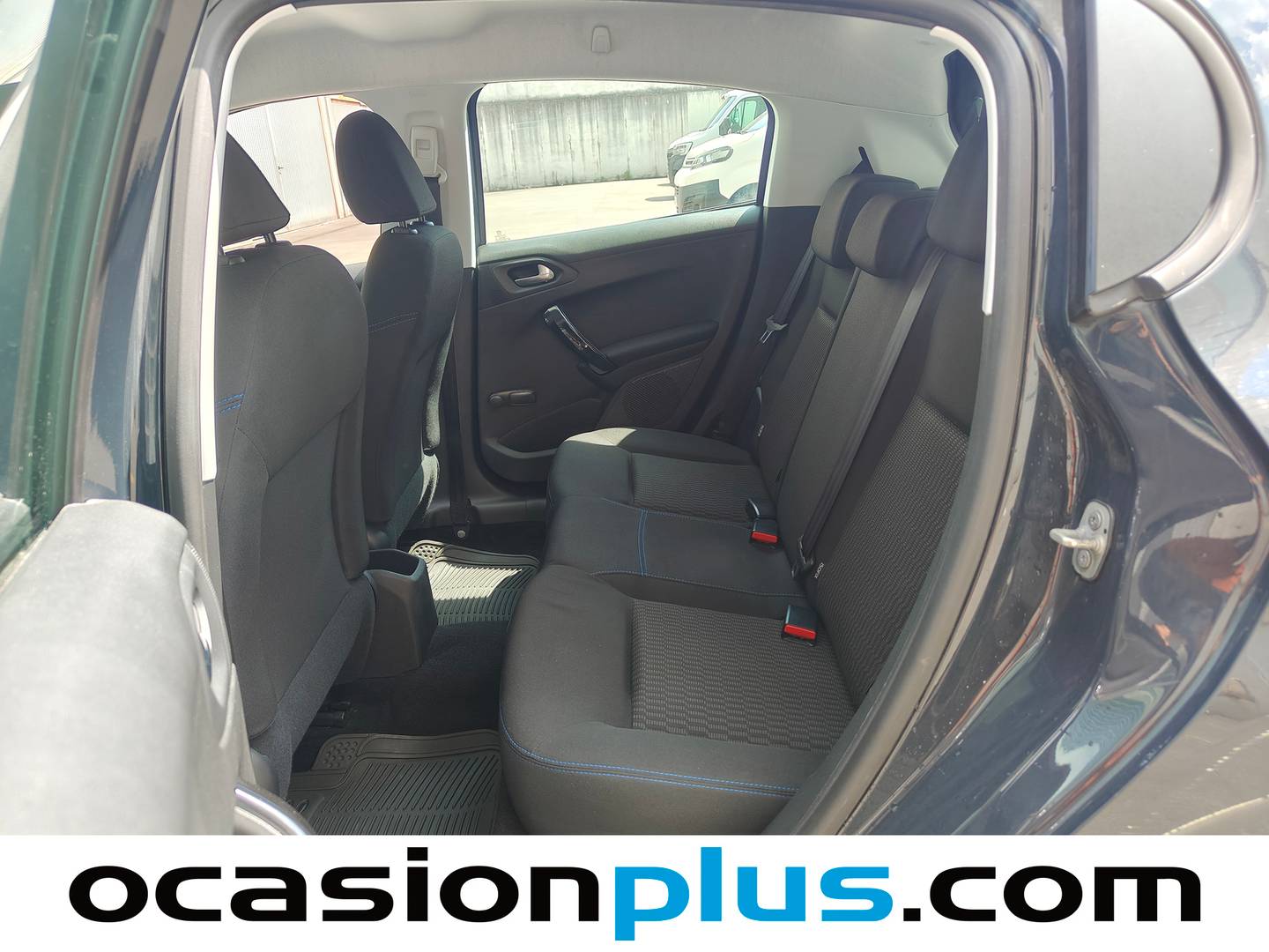 Foto asientos traseros Peugeot 208 Peugeot 208 PureTech Signature (82 CV)