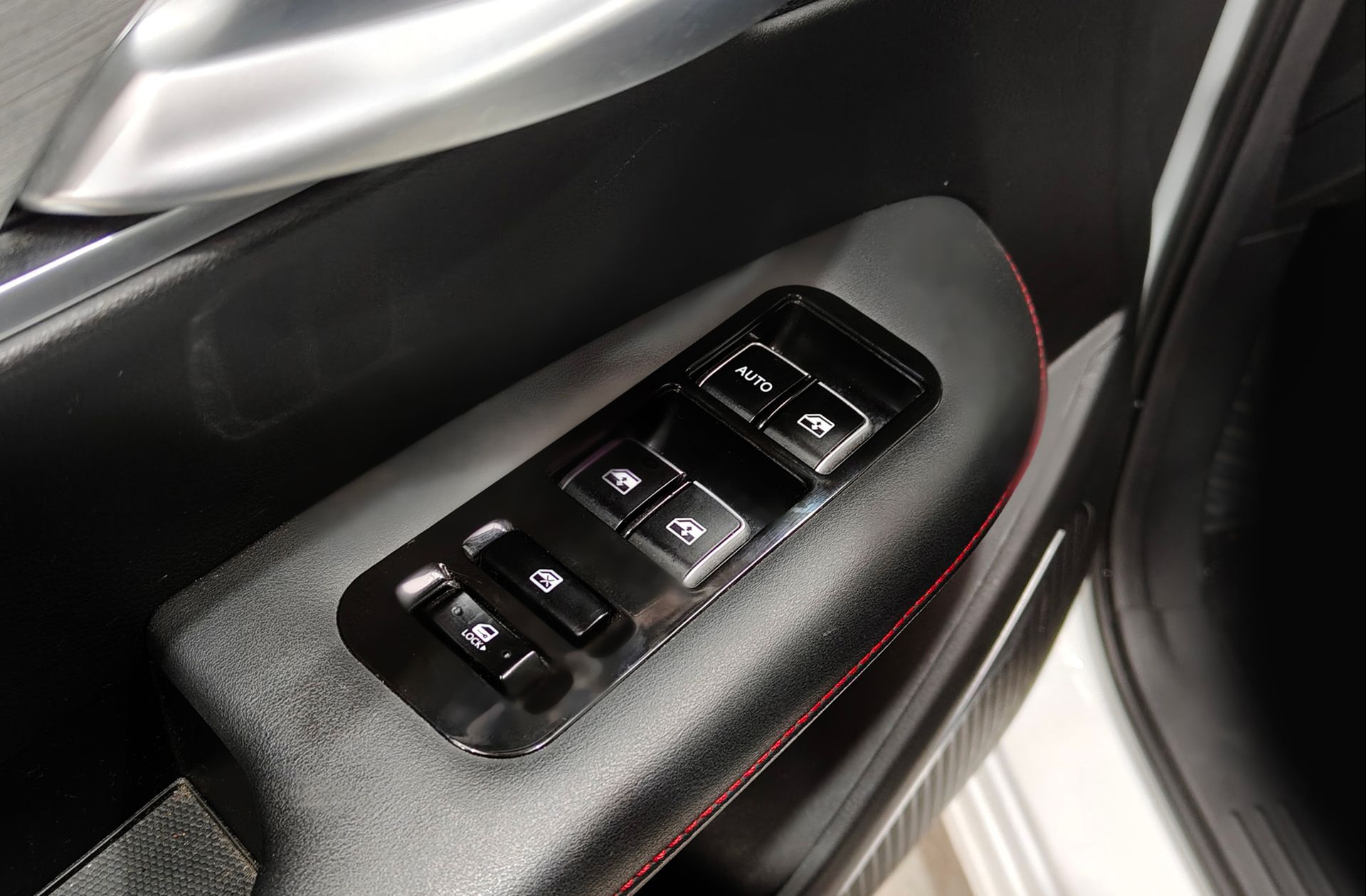 SWM G01 1.5T Luxury - foto 32