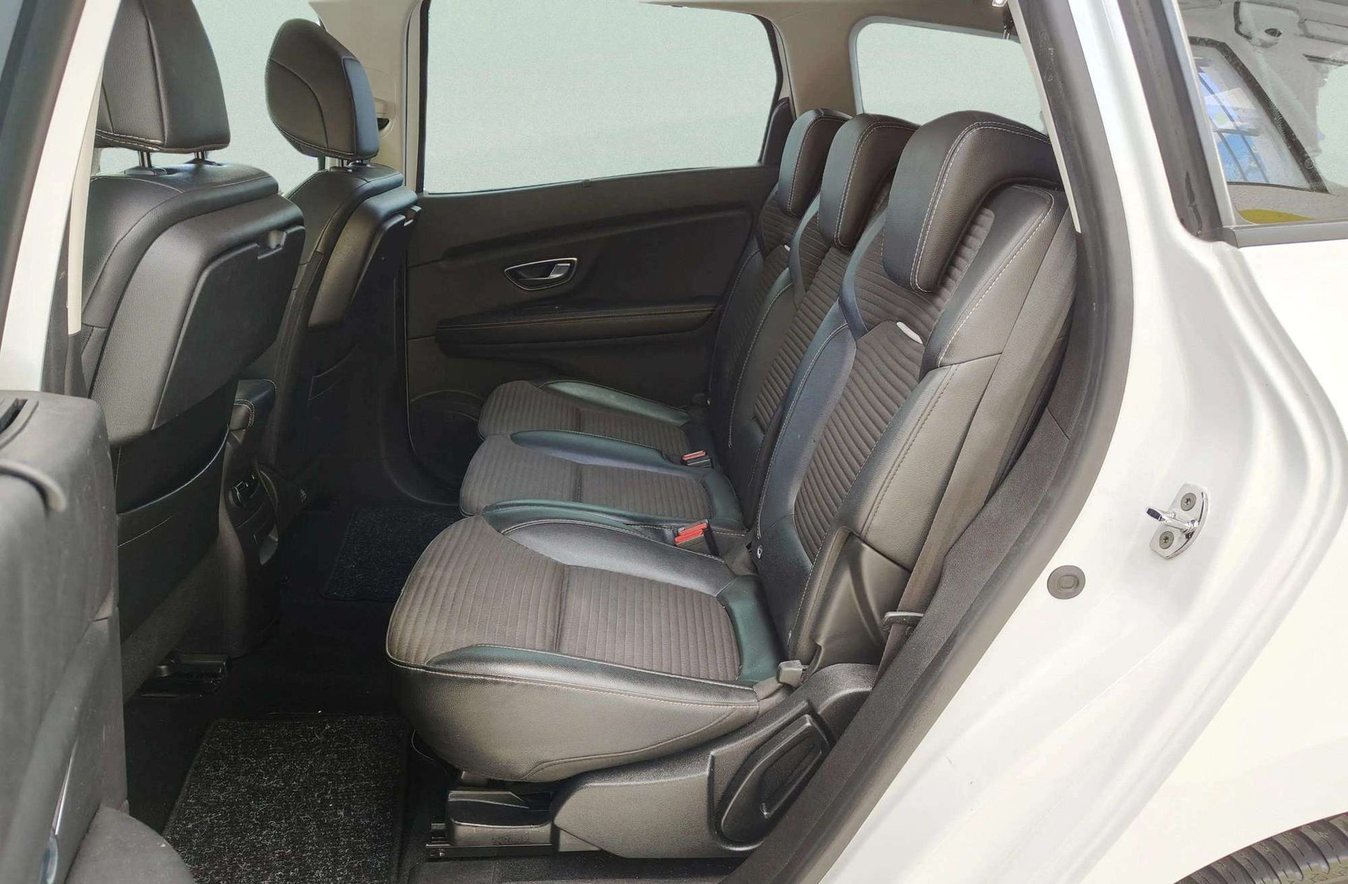 Renault Grand Scénic Zen dCi 7 plazas - foto 14