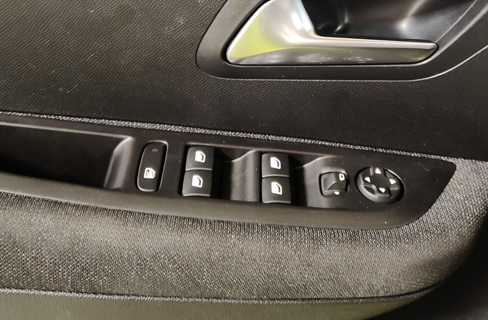 Peugeot 208 Style Hybrid 110 eDCS6 - foto 30