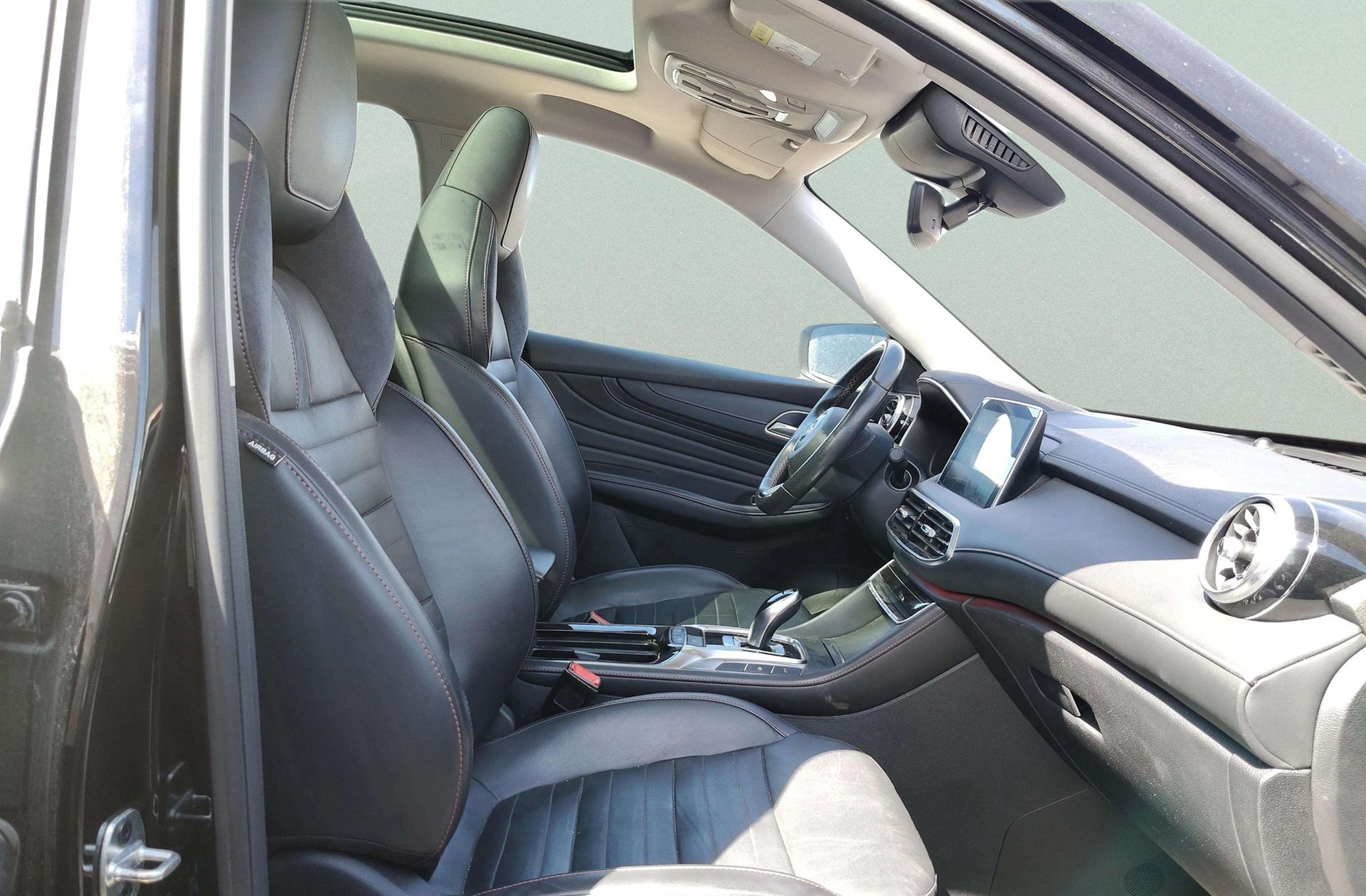 MG HS 1.5 Turbo GDI Luxury DCT - foto 24