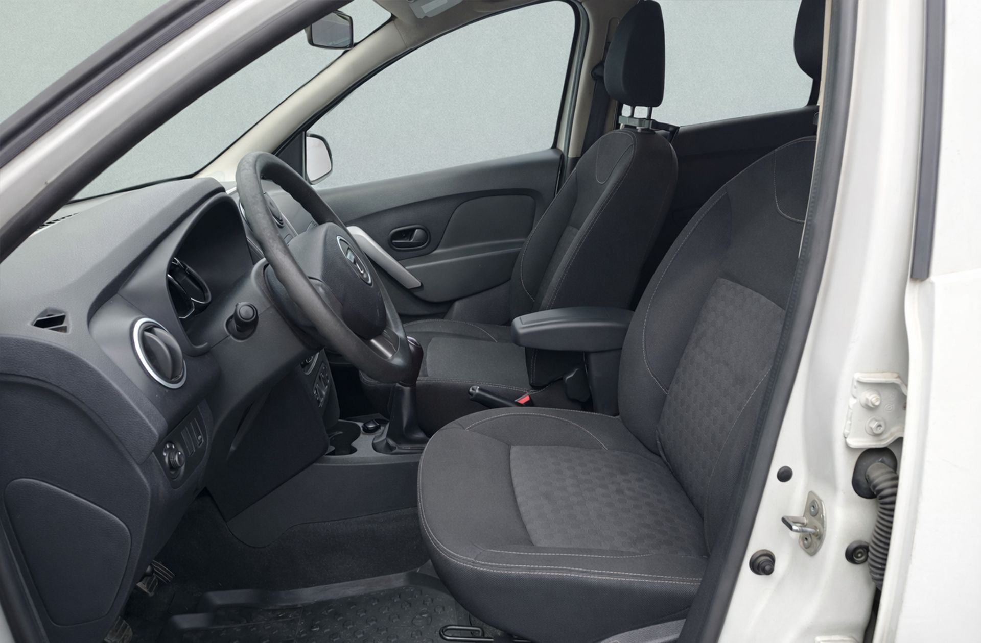 Dacia Logan MCV Laureate TCe - foto 8