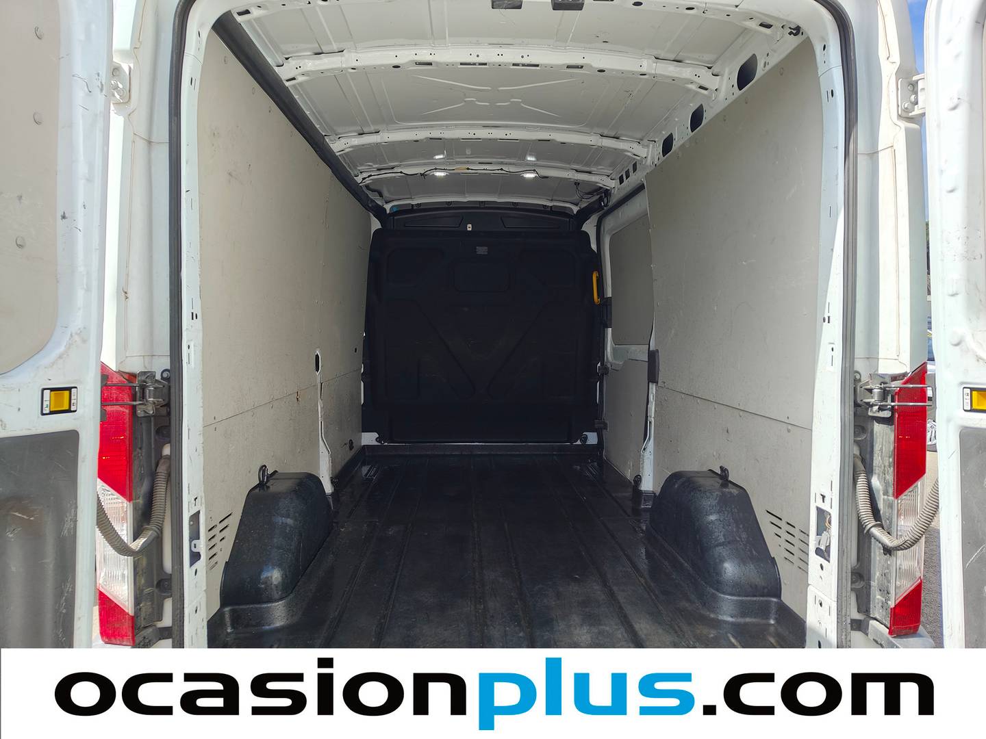 Foto asientos traseros Ford Transit Ford Transit 350 L3H2 Trend (130 CV)