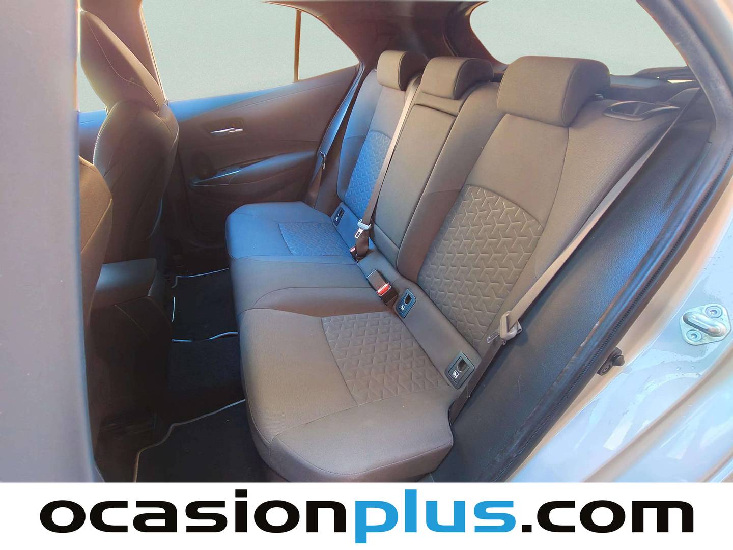Foto asientos traseros Toyota Corolla Toyota Corolla 1.8 125 Híbrido Active Tech E-CVT (122 CV)