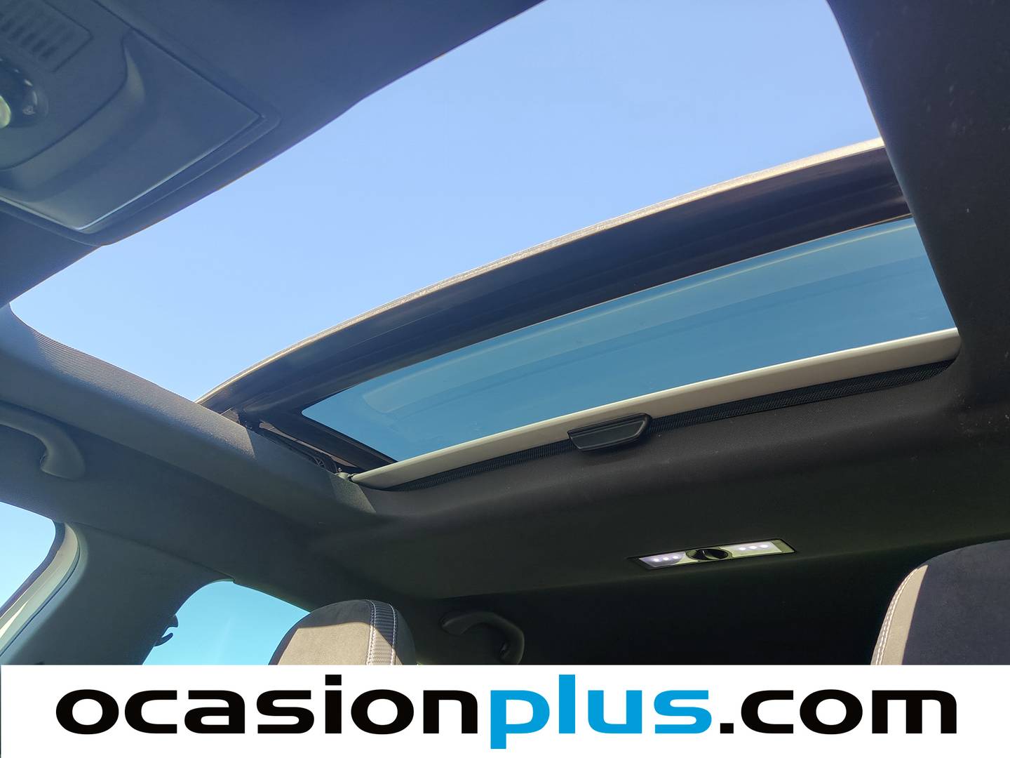 Extras y acabados del Seat León Seat León 2.0 TSI Cupra Carbon Edition DSG (290 CV)