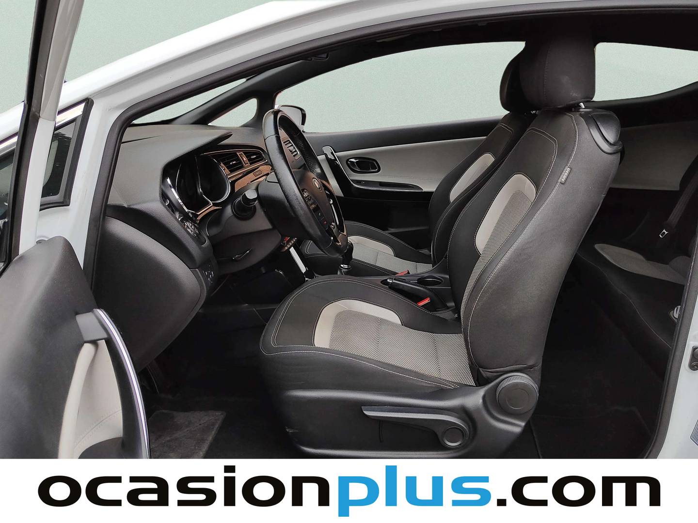 Foto asientos delanteros KIA ProCeed KIA ProCeed 1.6 CRDi VGT Eco-Dynamics x-Tech16 (136 CV)