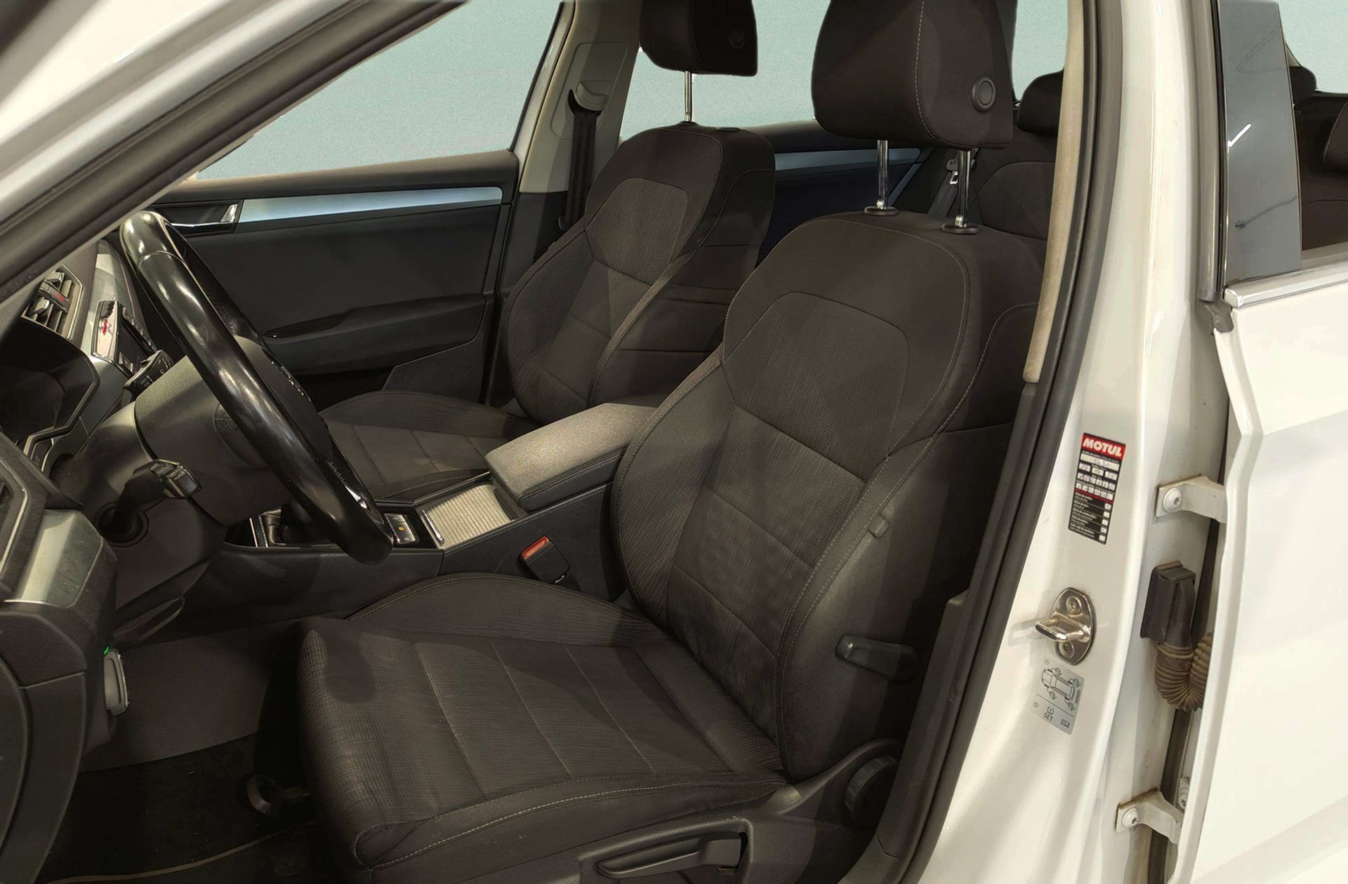 Škoda Superb Combi 2.0 TDI Ambition - foto 13