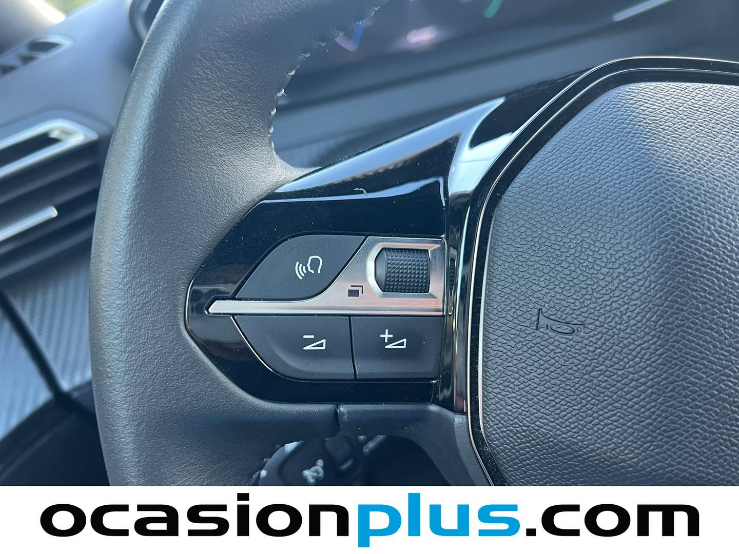 Foto Peugeot 2008 Peugeot 2008 Allure Hybrid eDCS6 (136 CV)