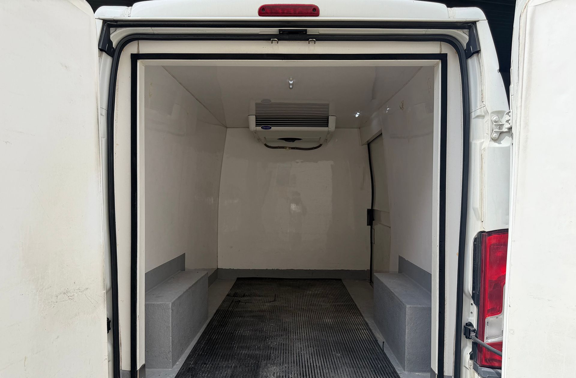 Peugeot Boxer Furgon BlueHDi 130 Pack 335 L3H2 isotermo - foto 12