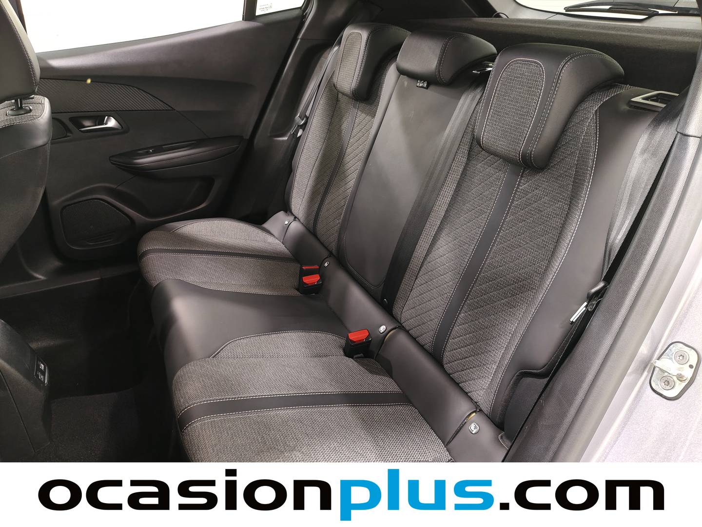 Foto asientos traseros Peugeot 2008 Peugeot 2008 Allure Hybrid eDCS6 (145 CV)