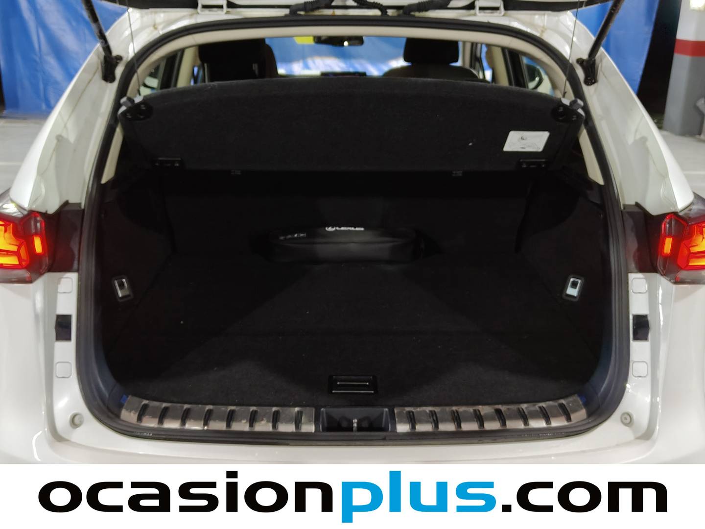 Foto Lexus NX Lexus NX 300h Business 2WD (197 CV)