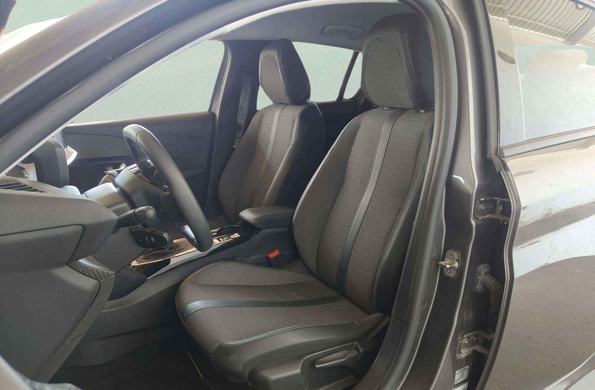 Peugeot 208 BlueHDi 100 Allure Pack - foto 10