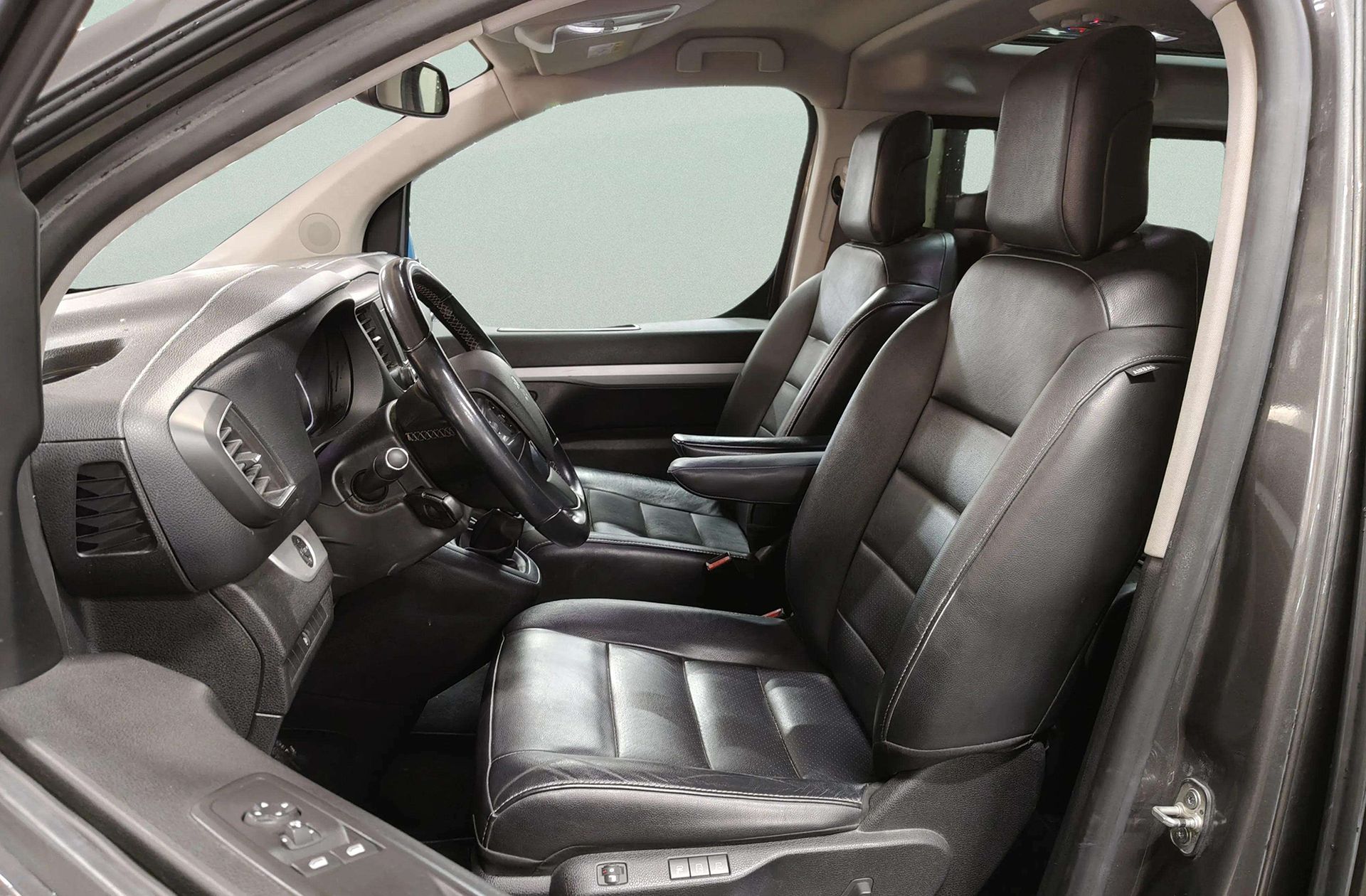 Peugeot Traveller Business VIP Long BlueHDi 7 plazas - foto 14