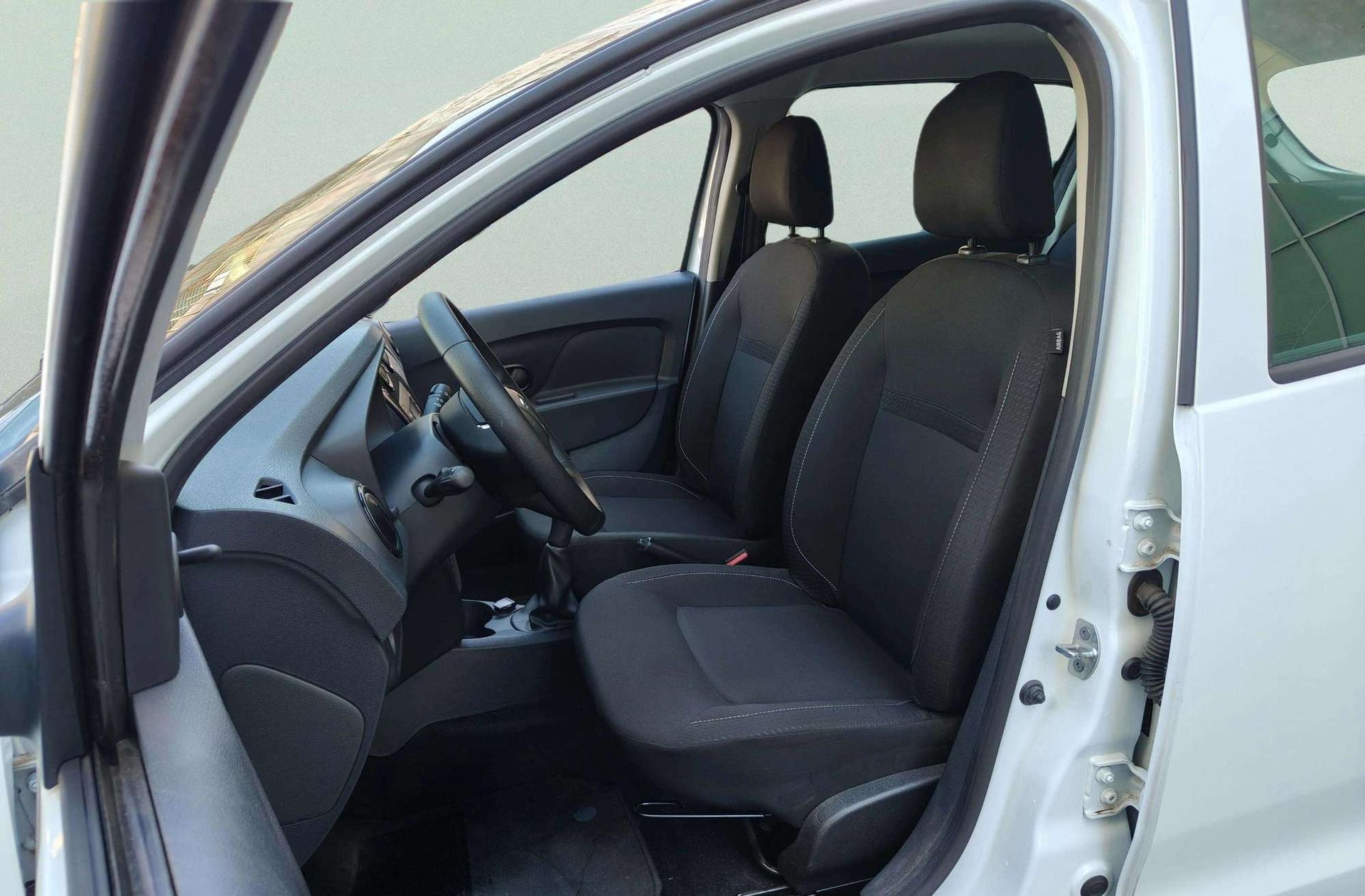 Dacia Sandero Essential 1.0 - foto 8