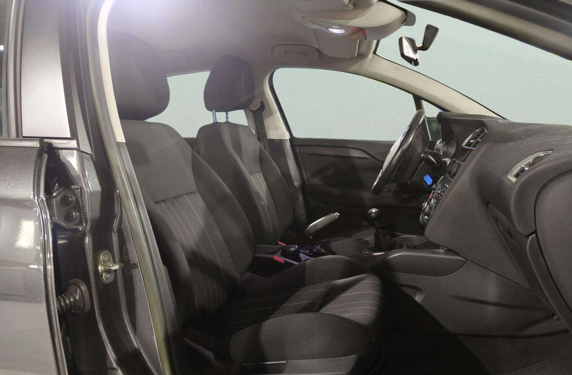 Citroën C4 1.6 HDi Tonic - foto 14