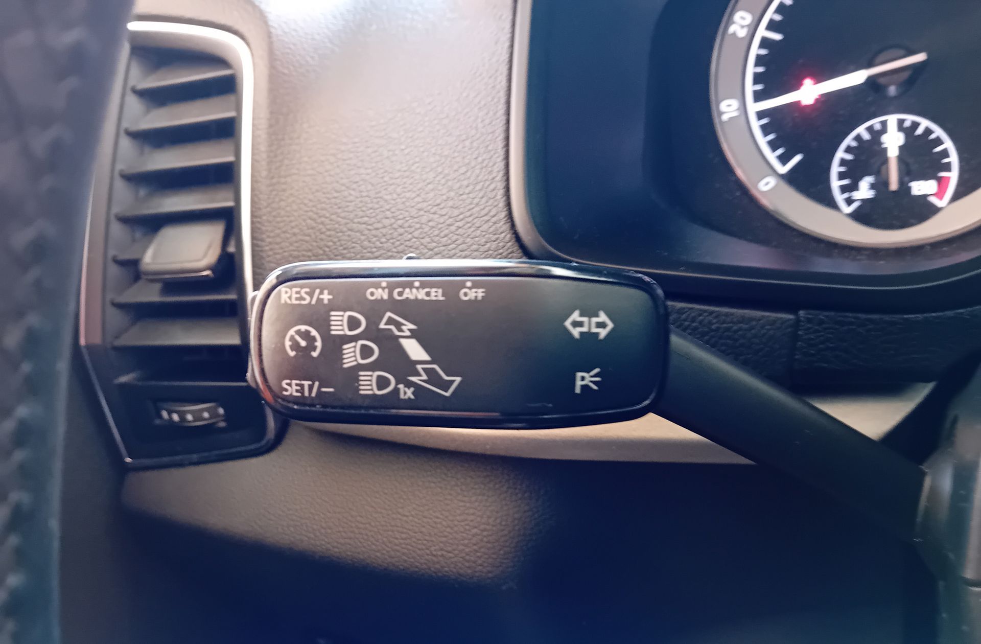 Škoda Karoq 1.0 TSI Like - foto 25