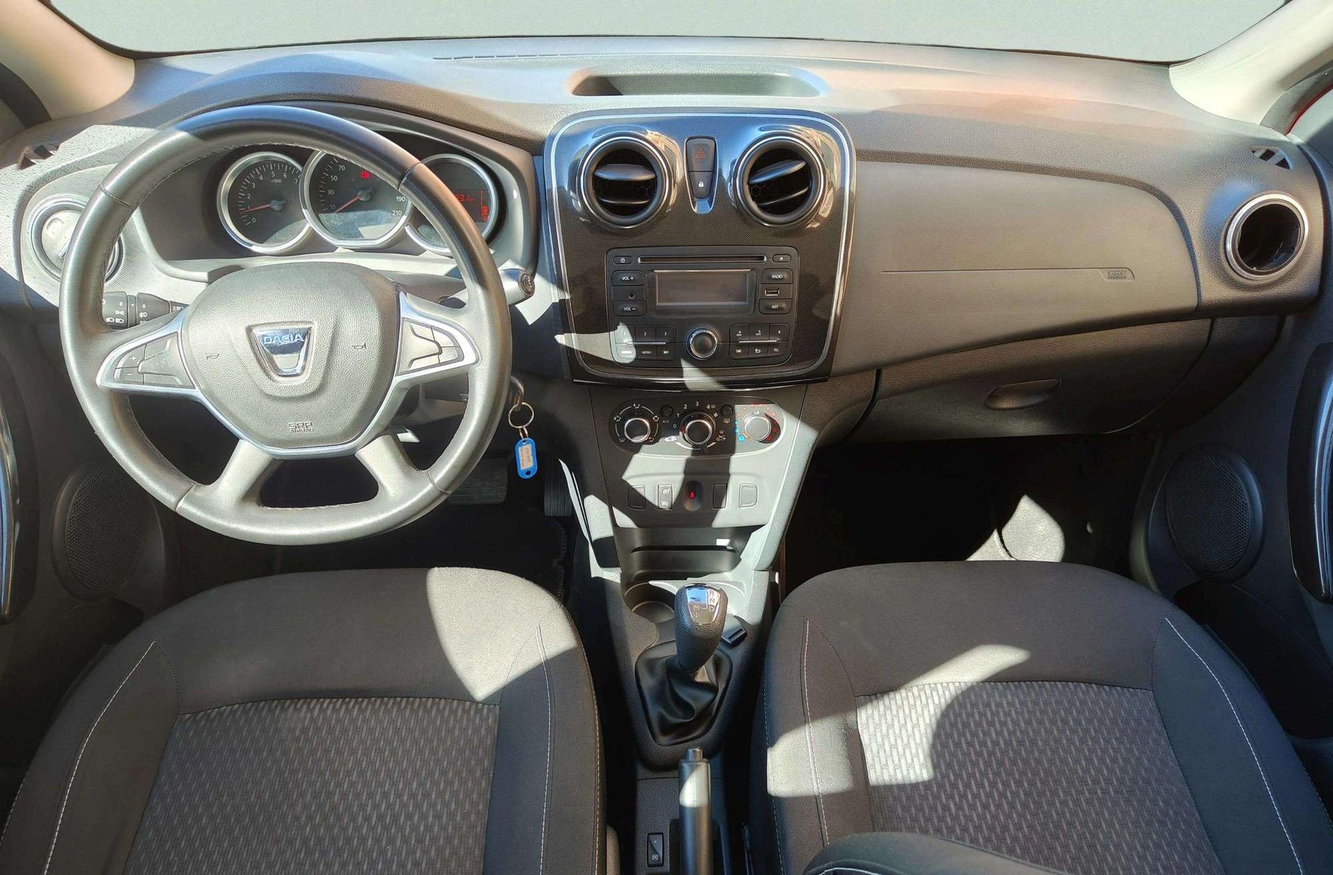 Dacia Sandero Laureate dCi - foto 6