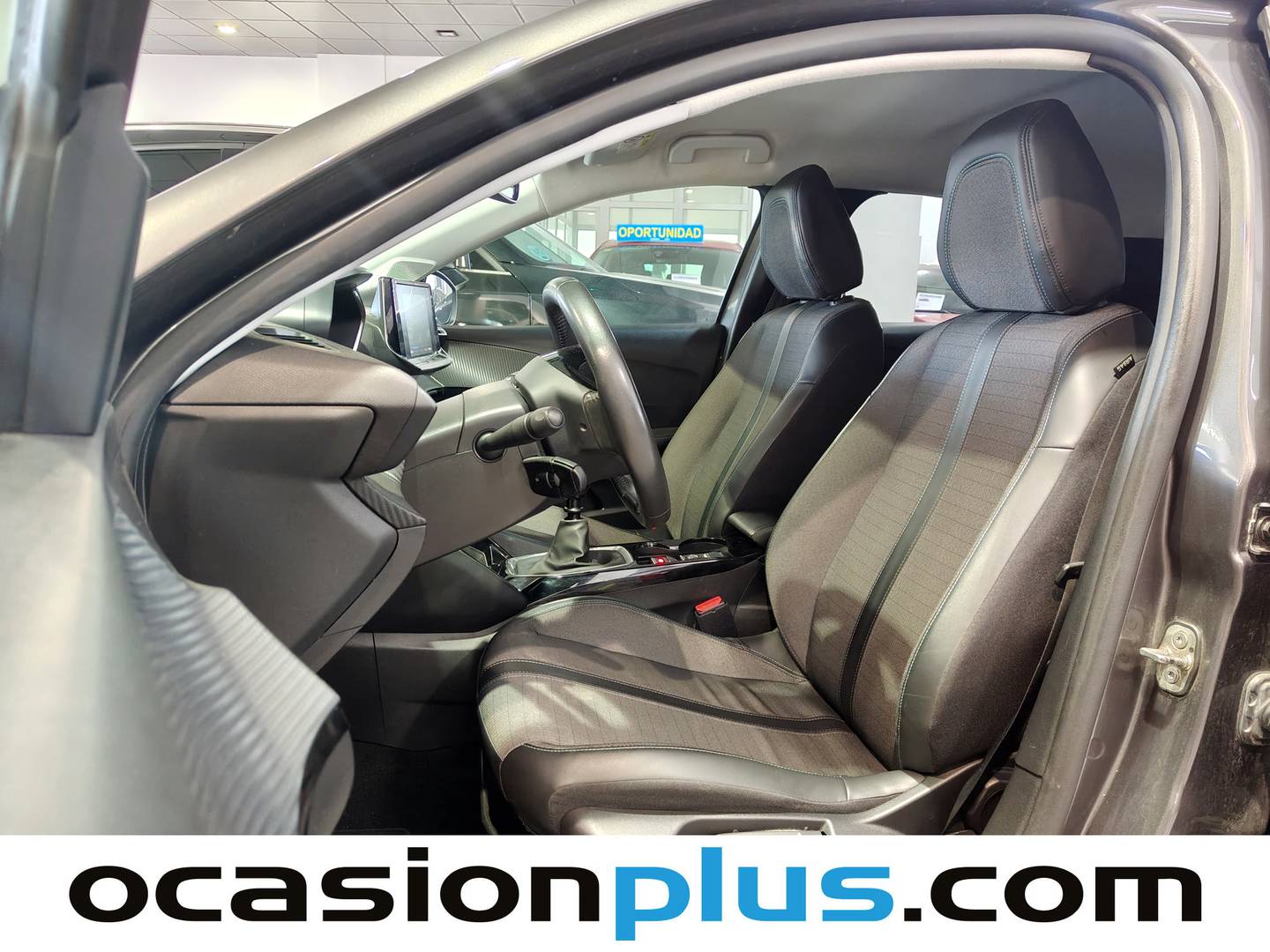 Foto trasera Peugeot 208 Peugeot 208 PureTech 100 Allure (100 CV) derecha