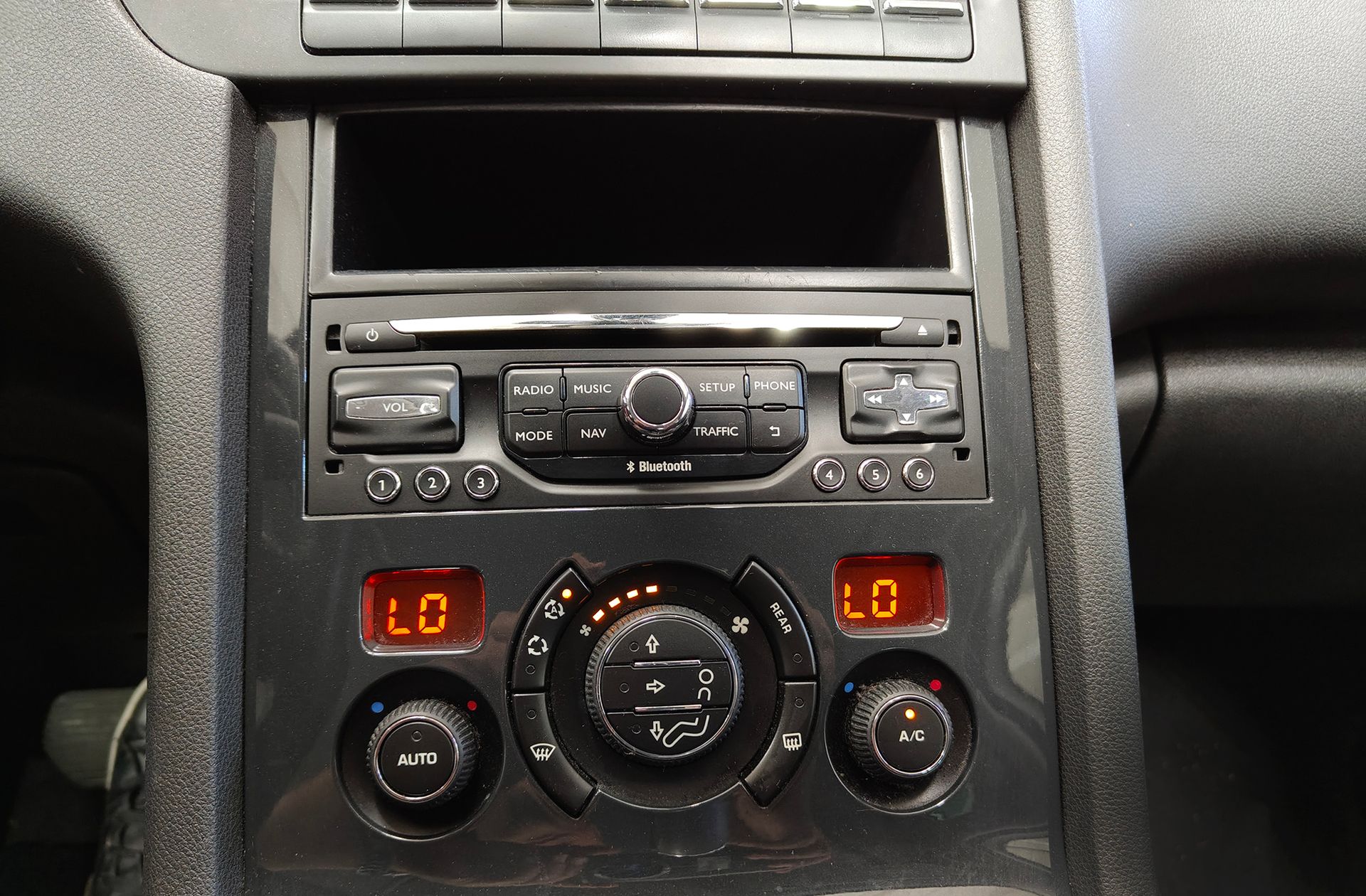 Peugeot 5008 1.6 BlueHDi Allure EAT6 7 plazas - foto 33