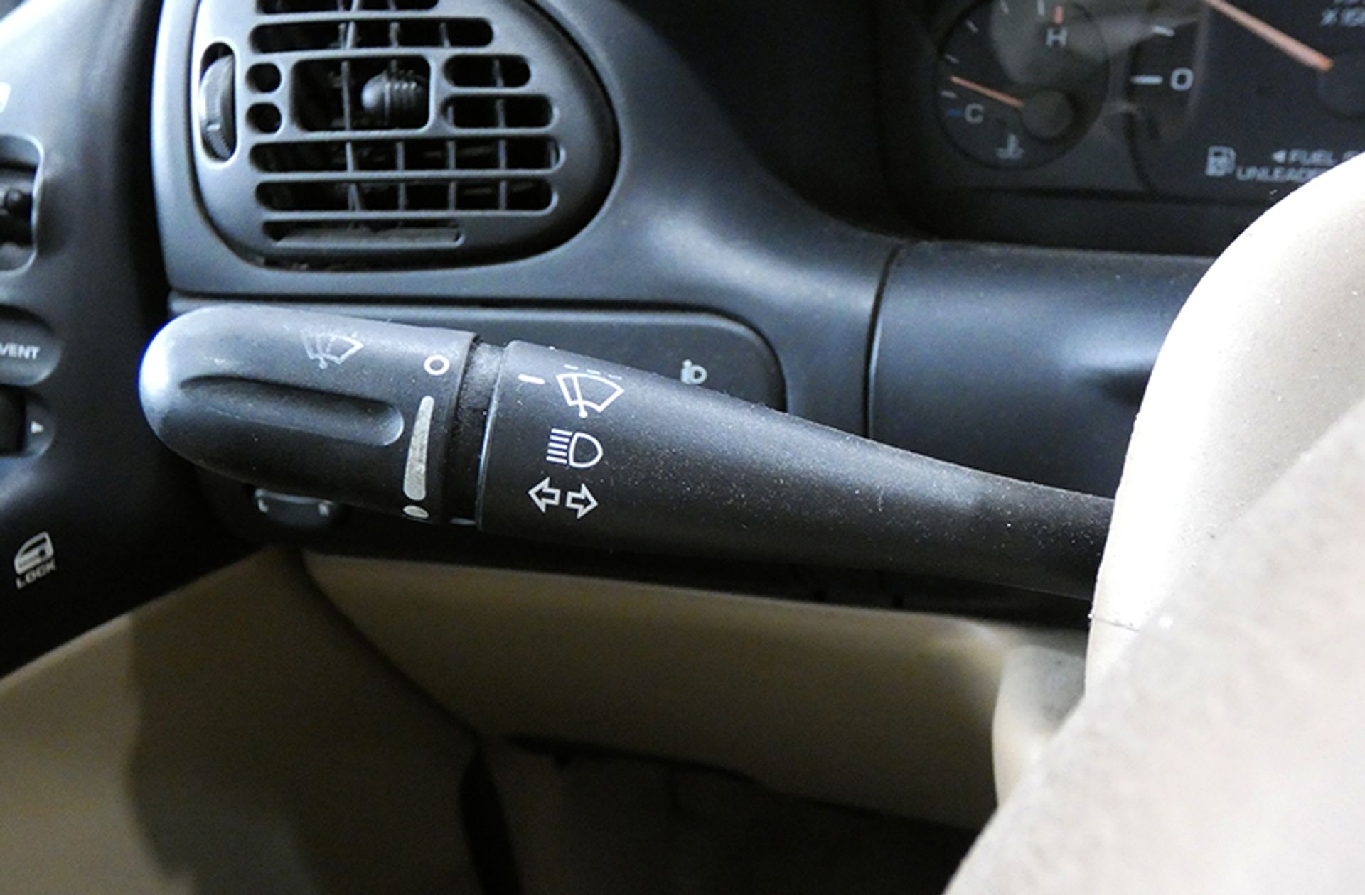 Chrysler Voyager 2.4 SE - foto 19